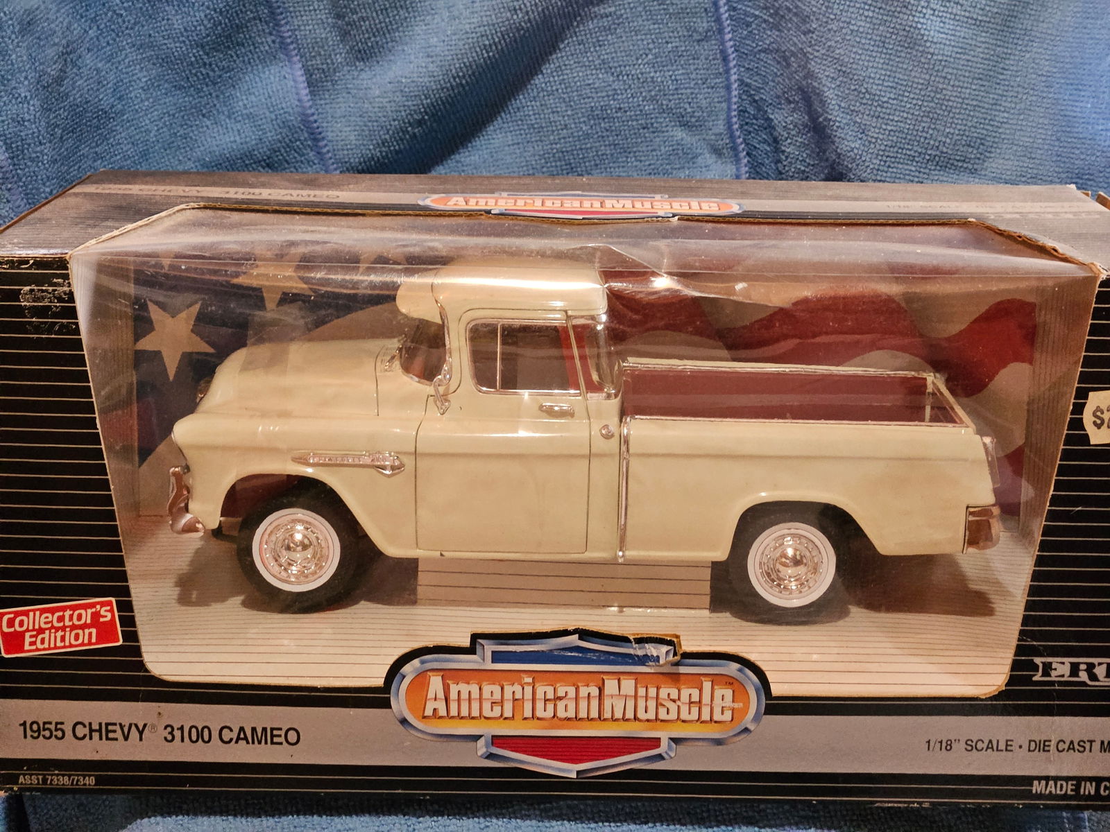 1:18 model boxed 55 CHEVY: 1:18 model boxed1955 Chevy 3100 Cameo