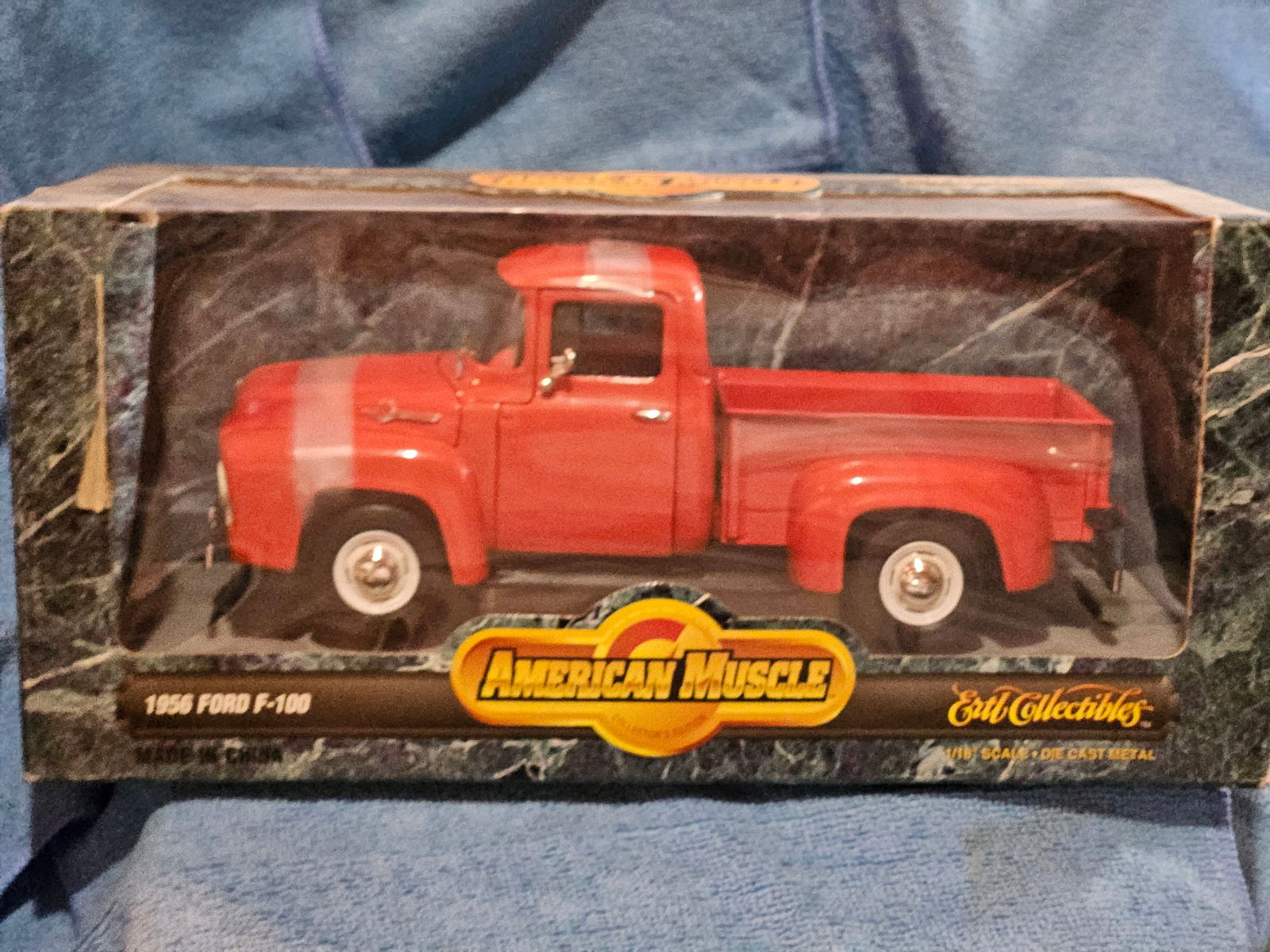 1:18 model boxed F-100: 1:18 model boxed1956 Ford F-100