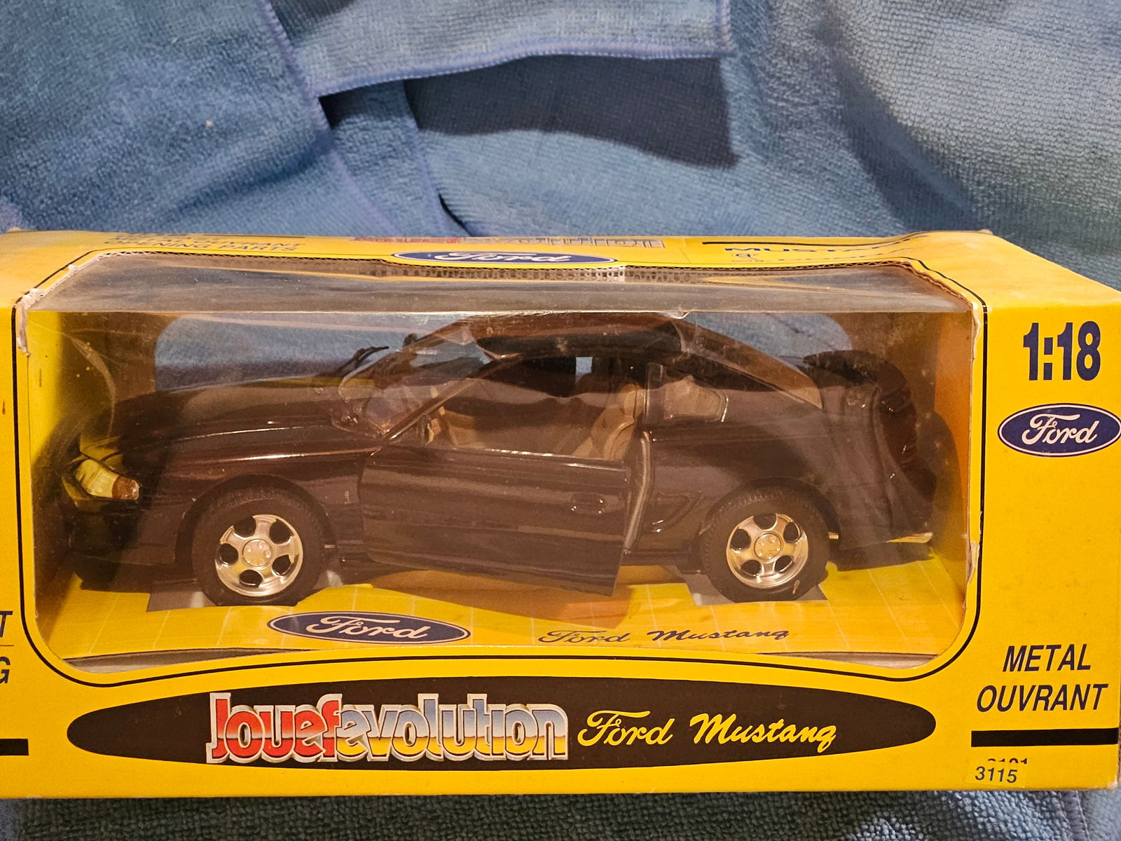1:18 model boxed MUSTANG: 1:18 model boxedMustang (black)