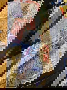 Foreign Currency Collection: Foreign Currency Collection 33 NOTES WORLD WIDE