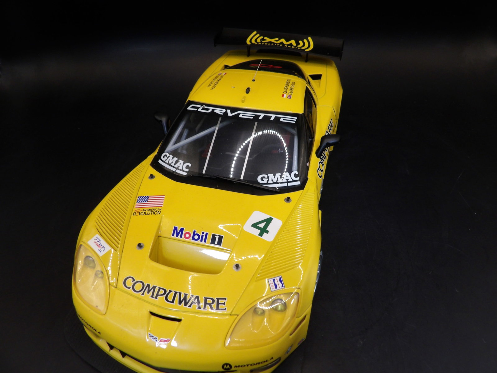 Chevrolet Corvette C6R Serial 814/6000 AUTOART: 10 inches length.