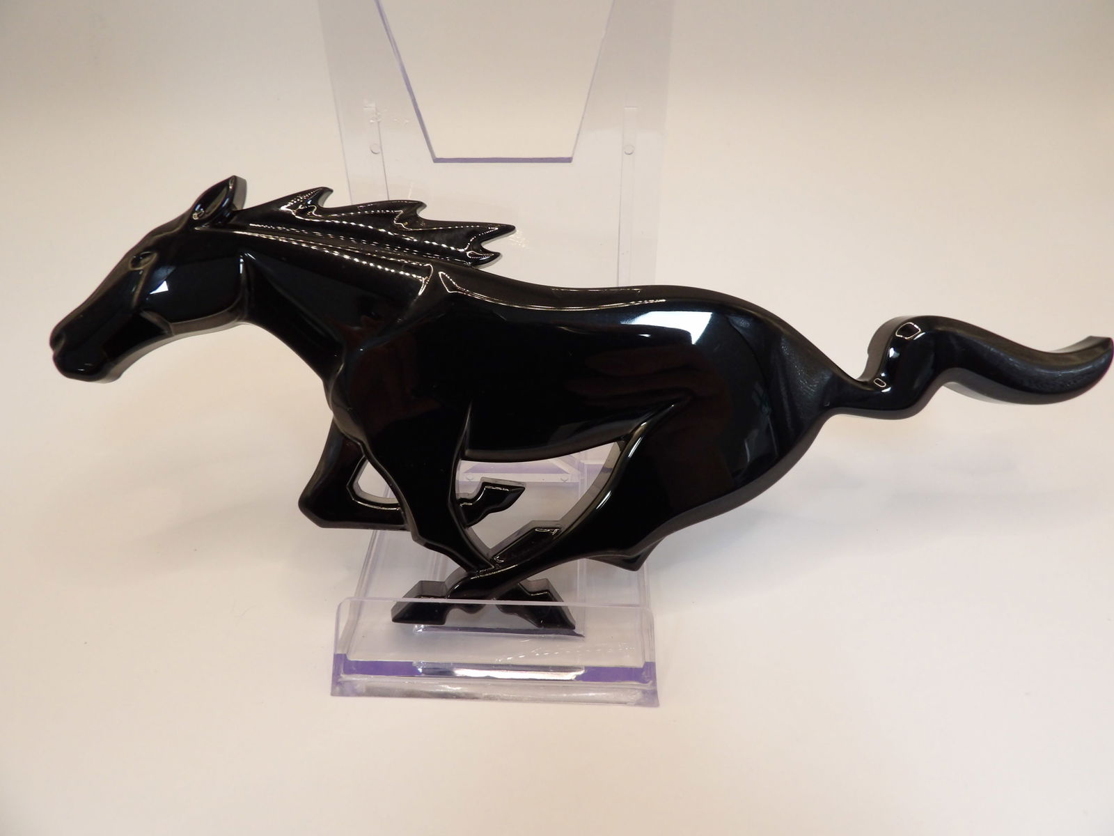 Ford Mustang Pony Fender Grille Emblem OEM (1 of 4)