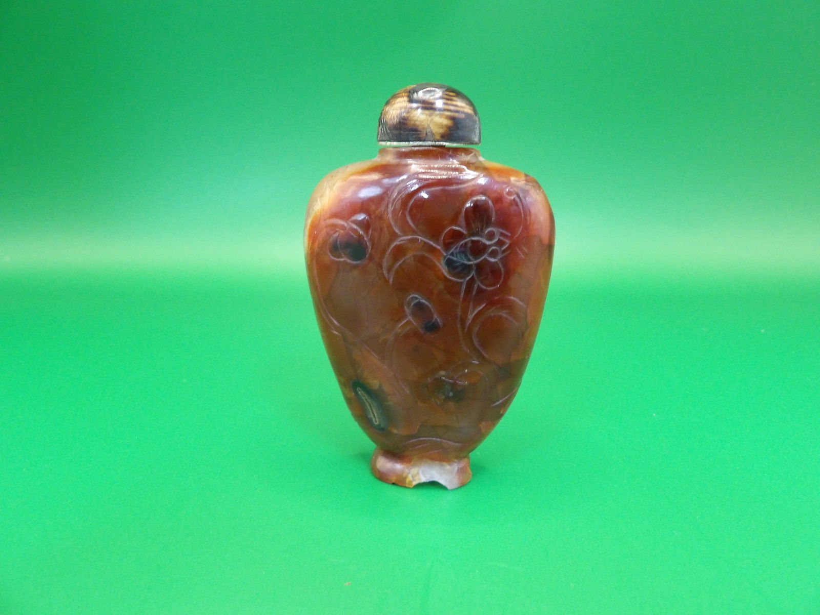 Chinese antique agate snuff bottle: 2.5 inches height.