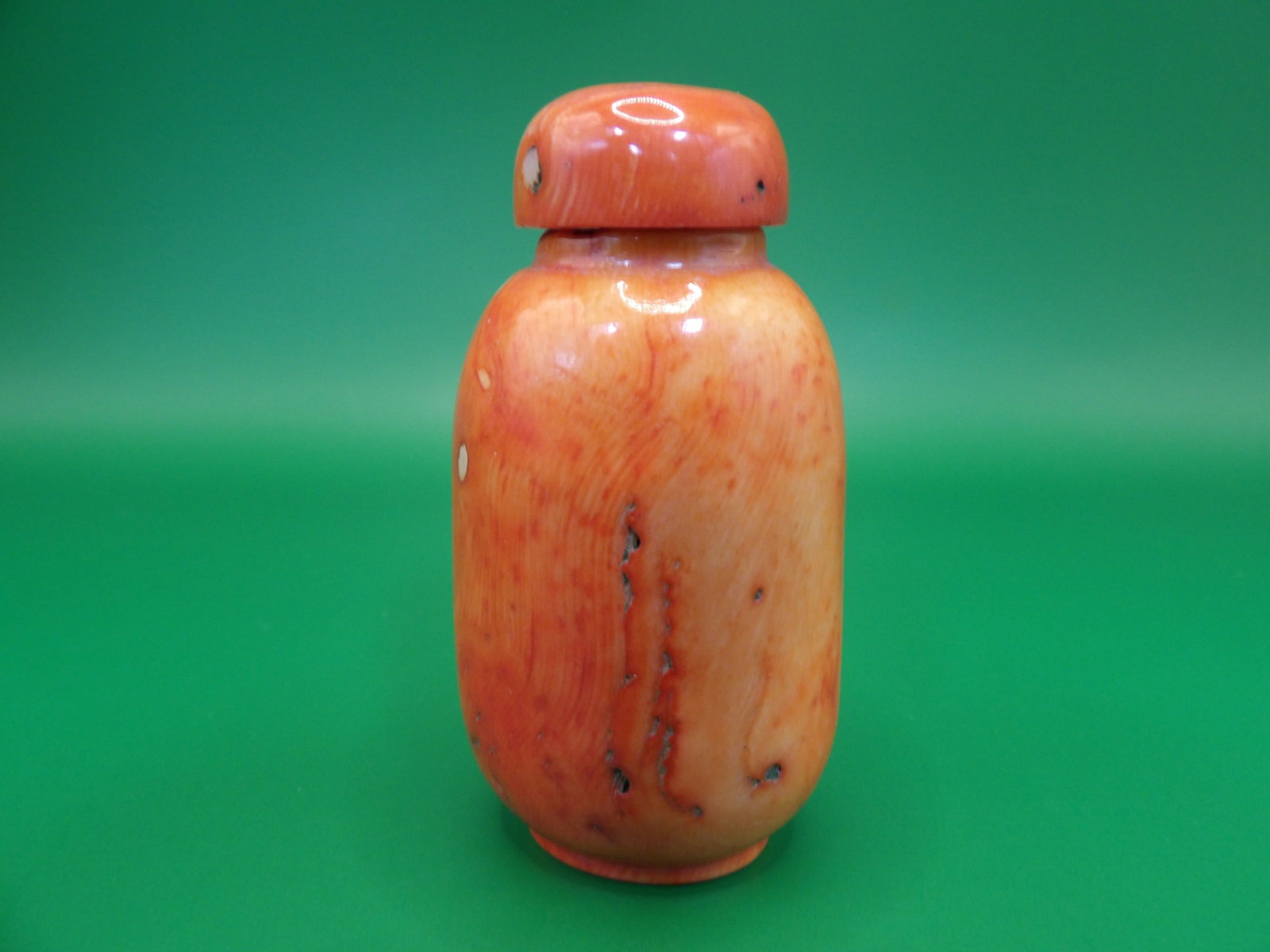 Chinese coral snuff bottle: 2.4 inches height.