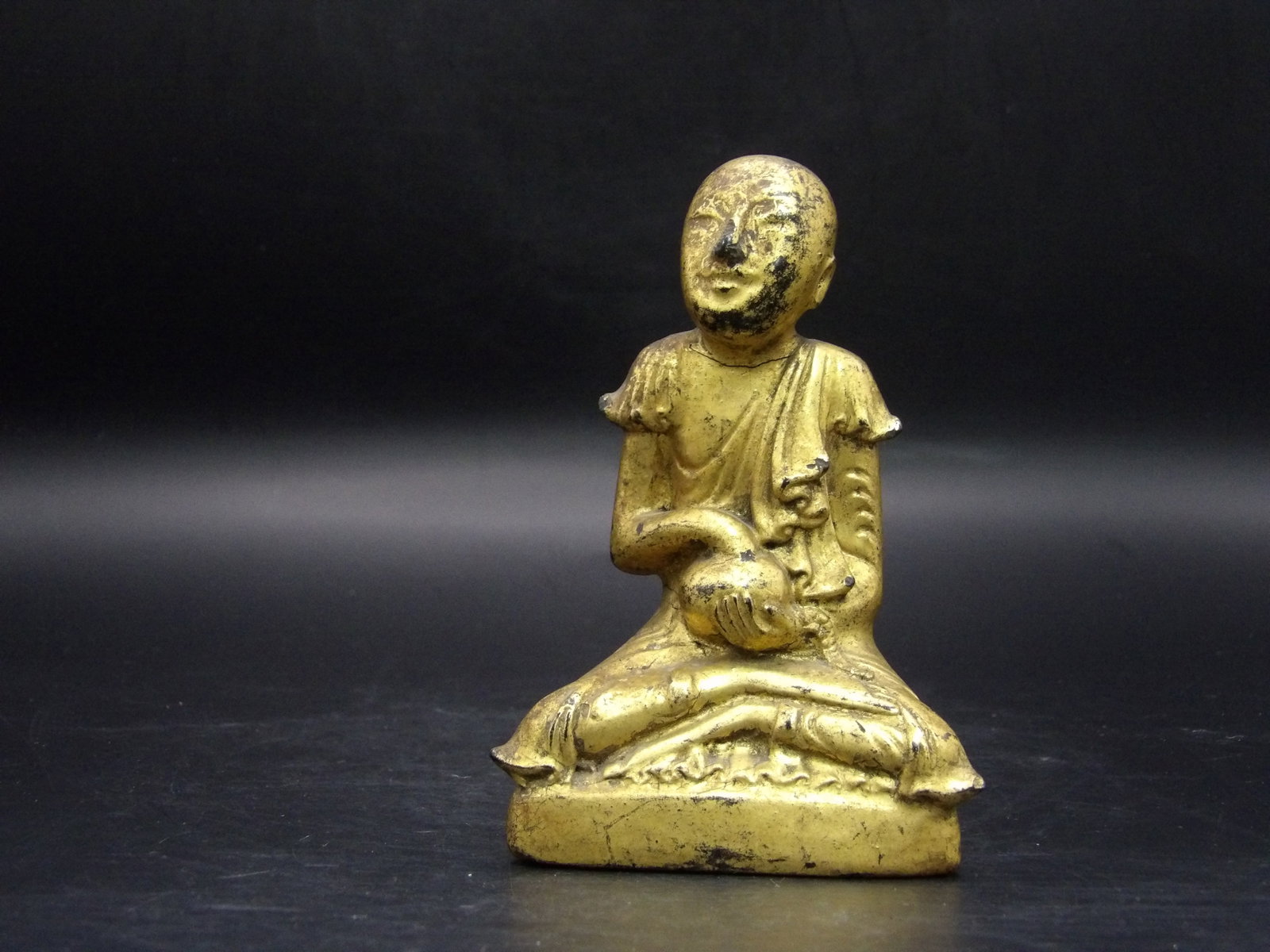 Antique Gold Gilted Burmese Wooden Buddha Statue: 4.2 inches height.