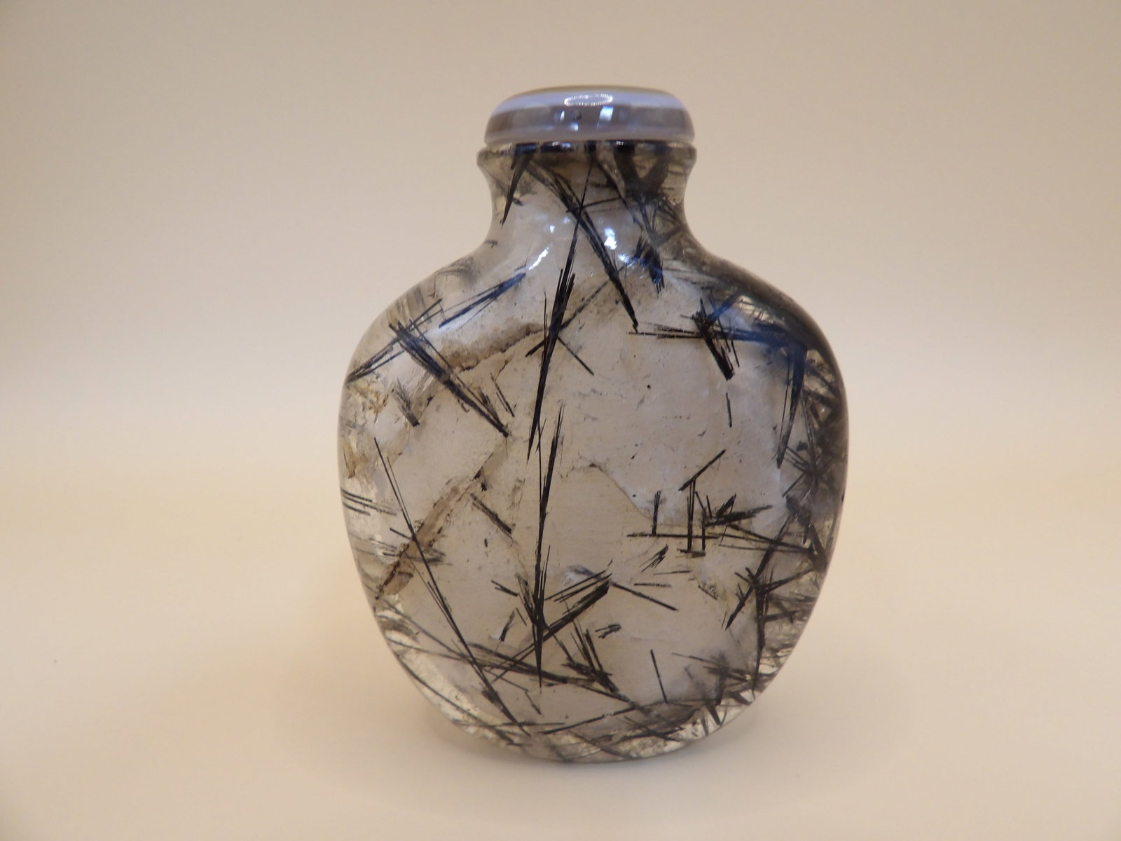 Qing dynasty hair crystal snuff bottle: 2.5 inches height.