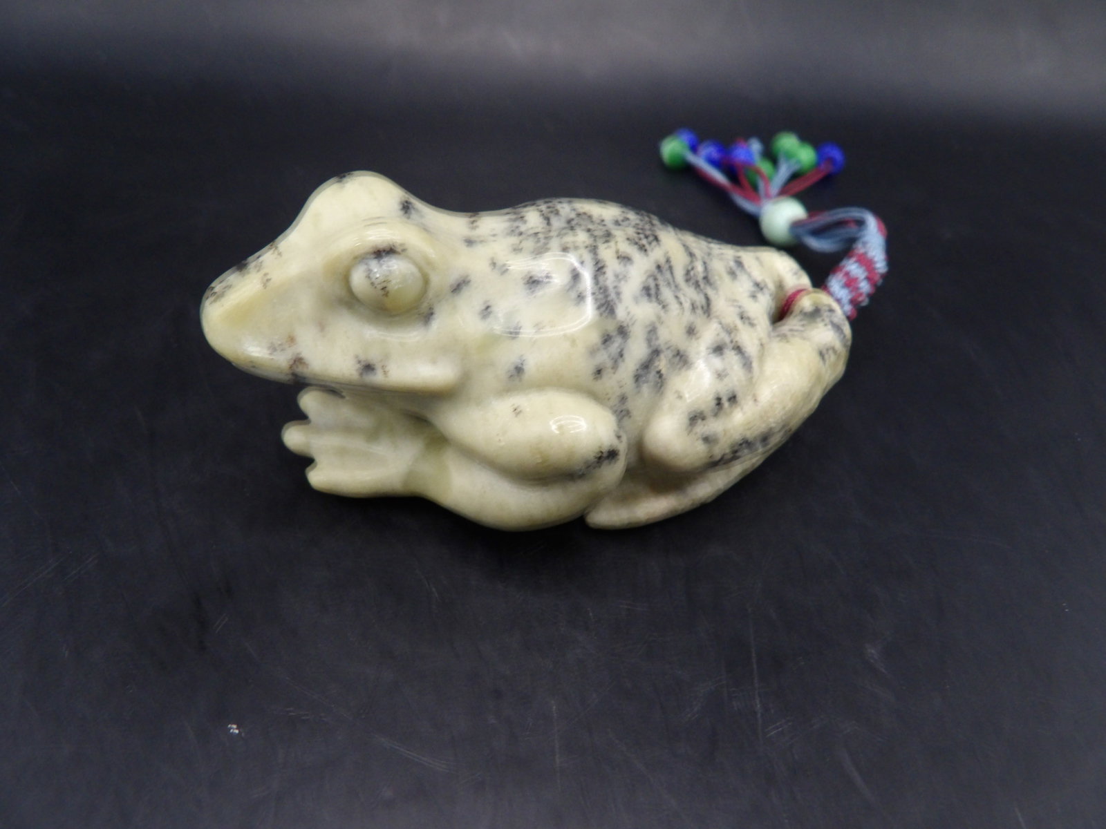 Chinese stone frog carving statue: 3.3 inches length.