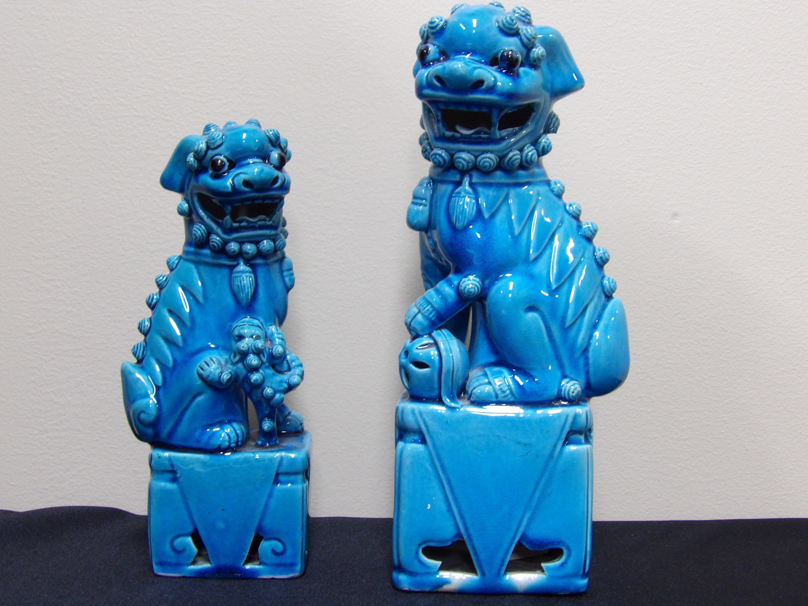 Lot of 2 Chinese Repubic Era Turquoise Glazed Foo Dog: 8 and 10 inches height. Tiny chip on bigger foo dog's tongue.