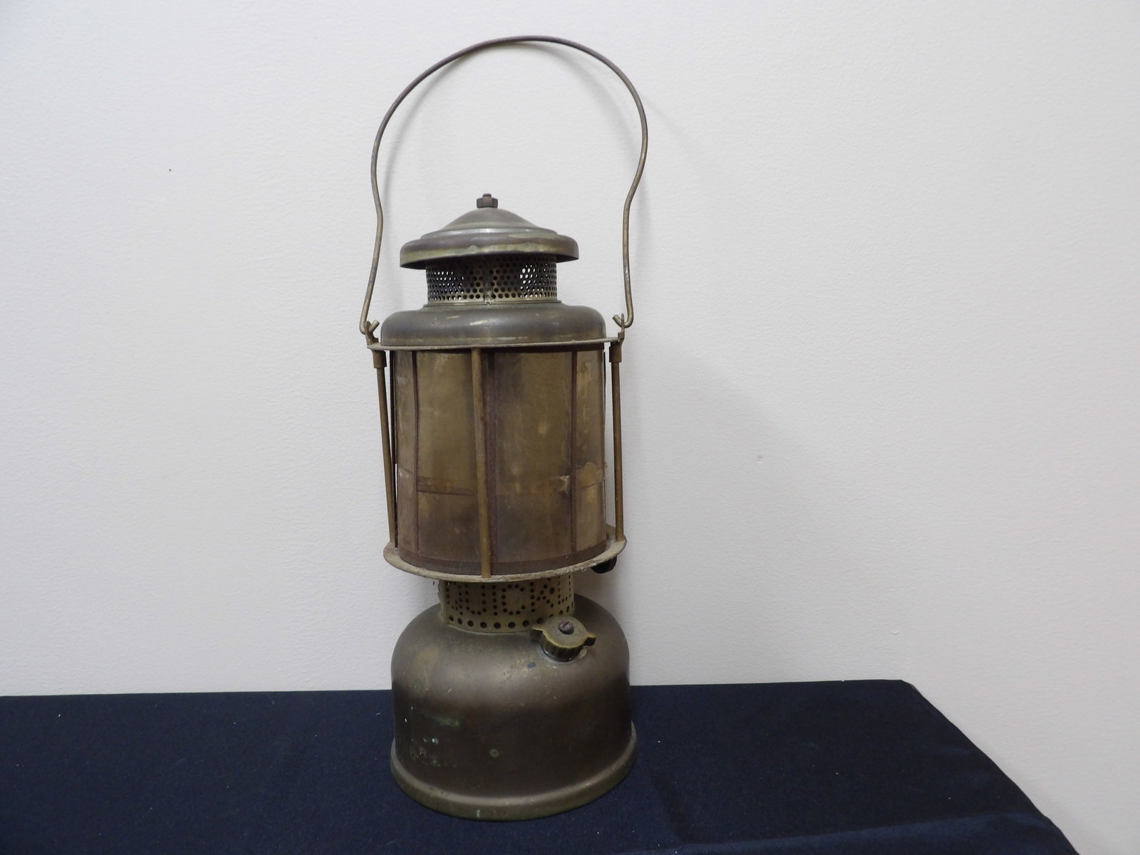 Vintage Brass/Copper Coleman Quick Light Lantern: Untested. Sold as is.