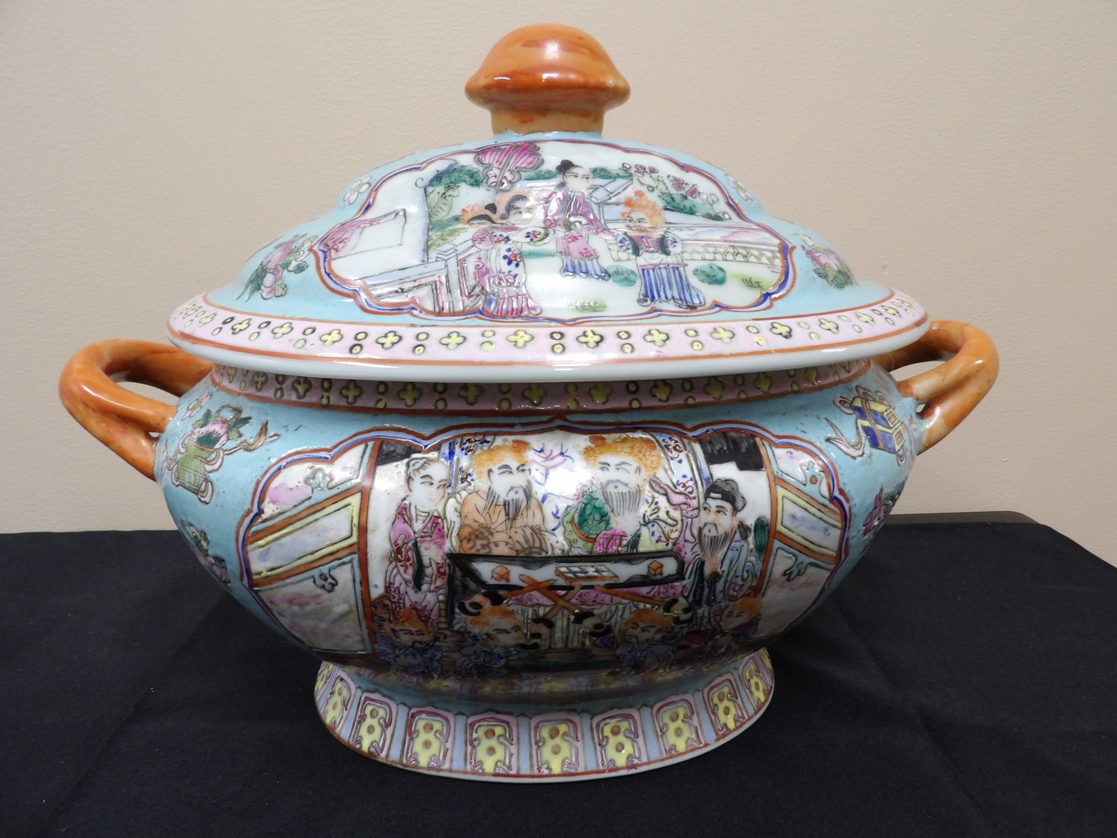 Chinese Qing dynasty Jiaqing mark warrior painting large tureen with covered lid: 15 inches length.
