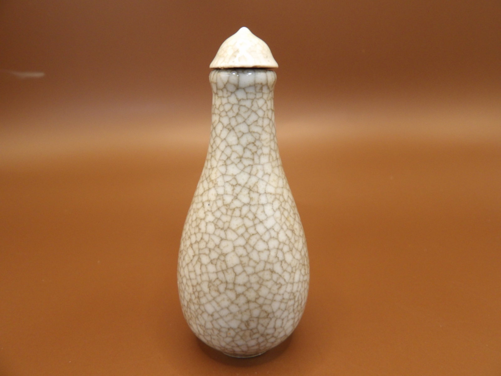 Chinese crack porcelain snuff bottle: 2.8 inches height.