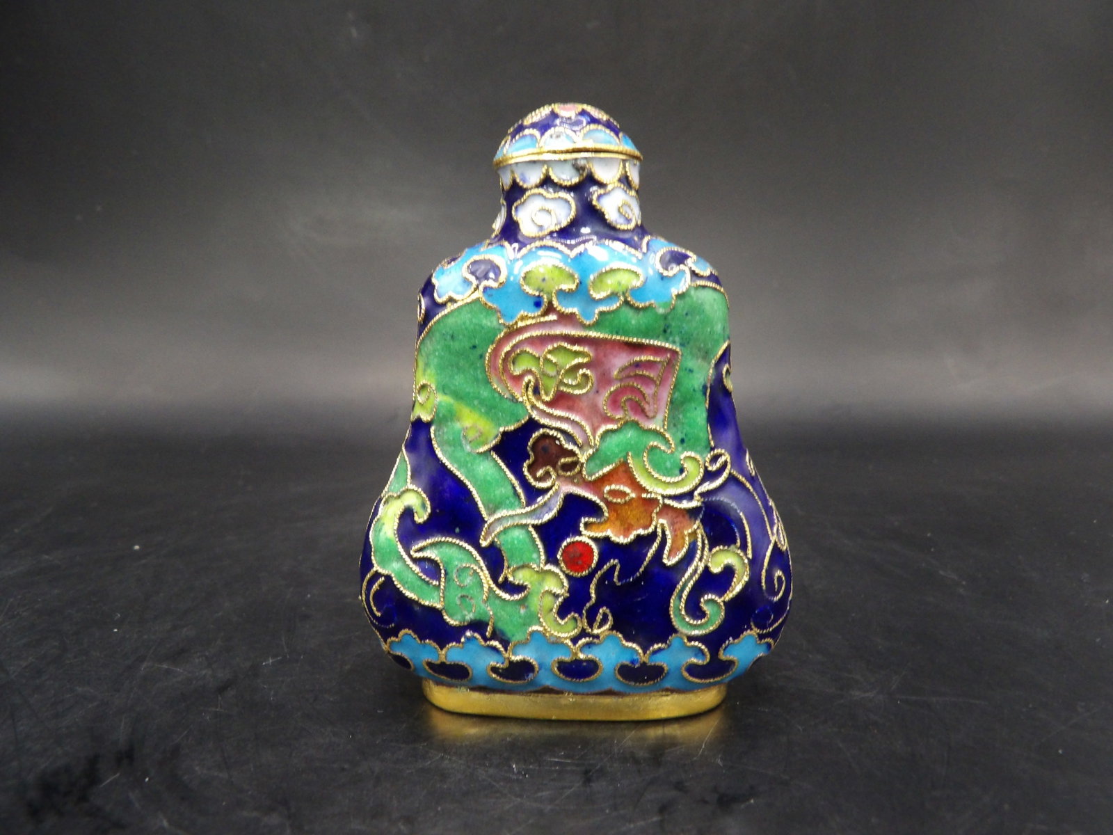 Chinese cloisonne snuff bottle: 2.6 inches height.