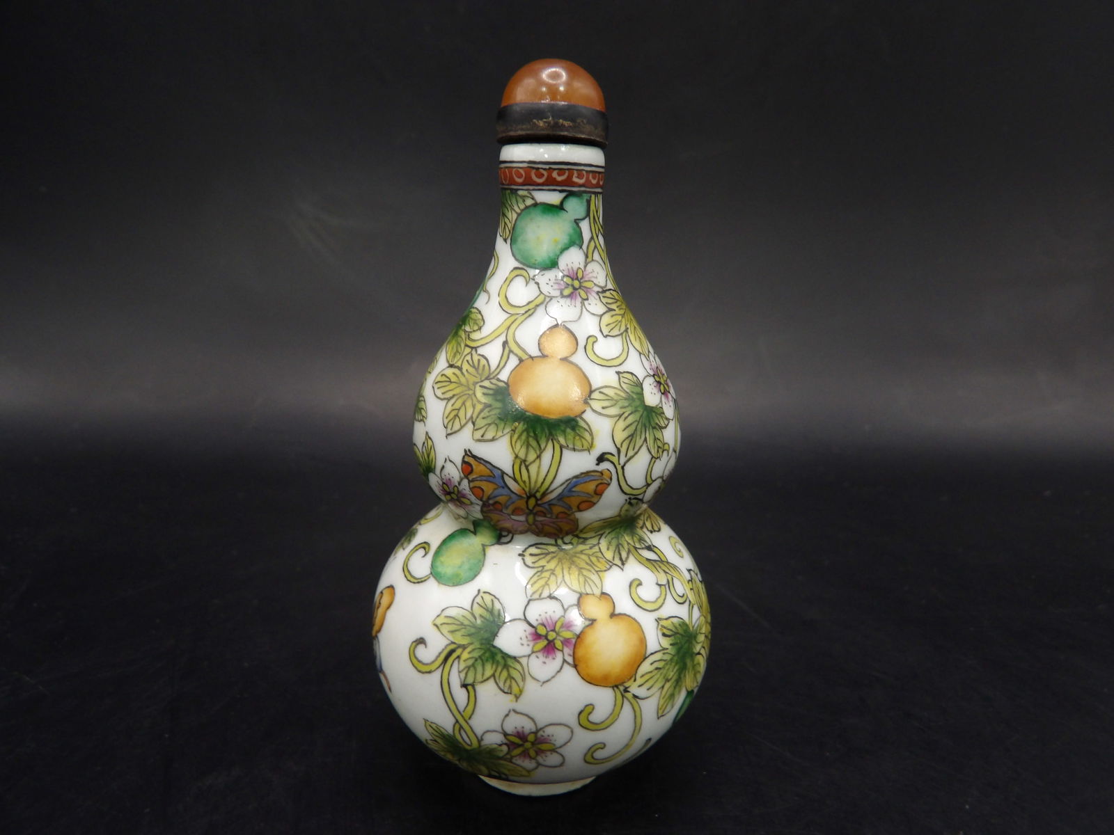 Chinese Qing dynasty Qianlong 4-character mark hand painted porcelain gourd shaped snuff bottle (1 of 6)