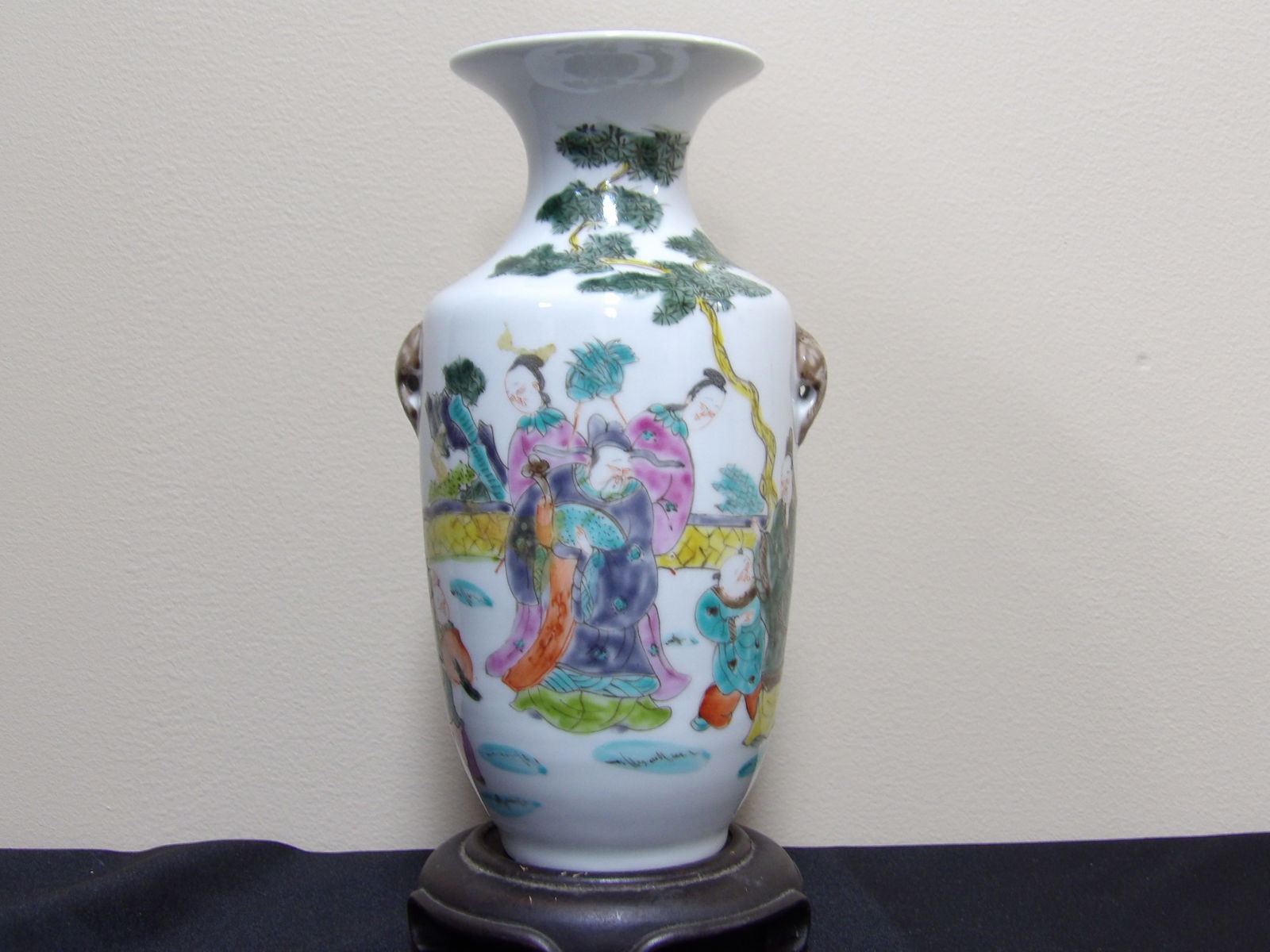 Chinese Finely Hand Painted Porcelain Vase Qing Dynasty Tongzhi Mark (1 of 8)