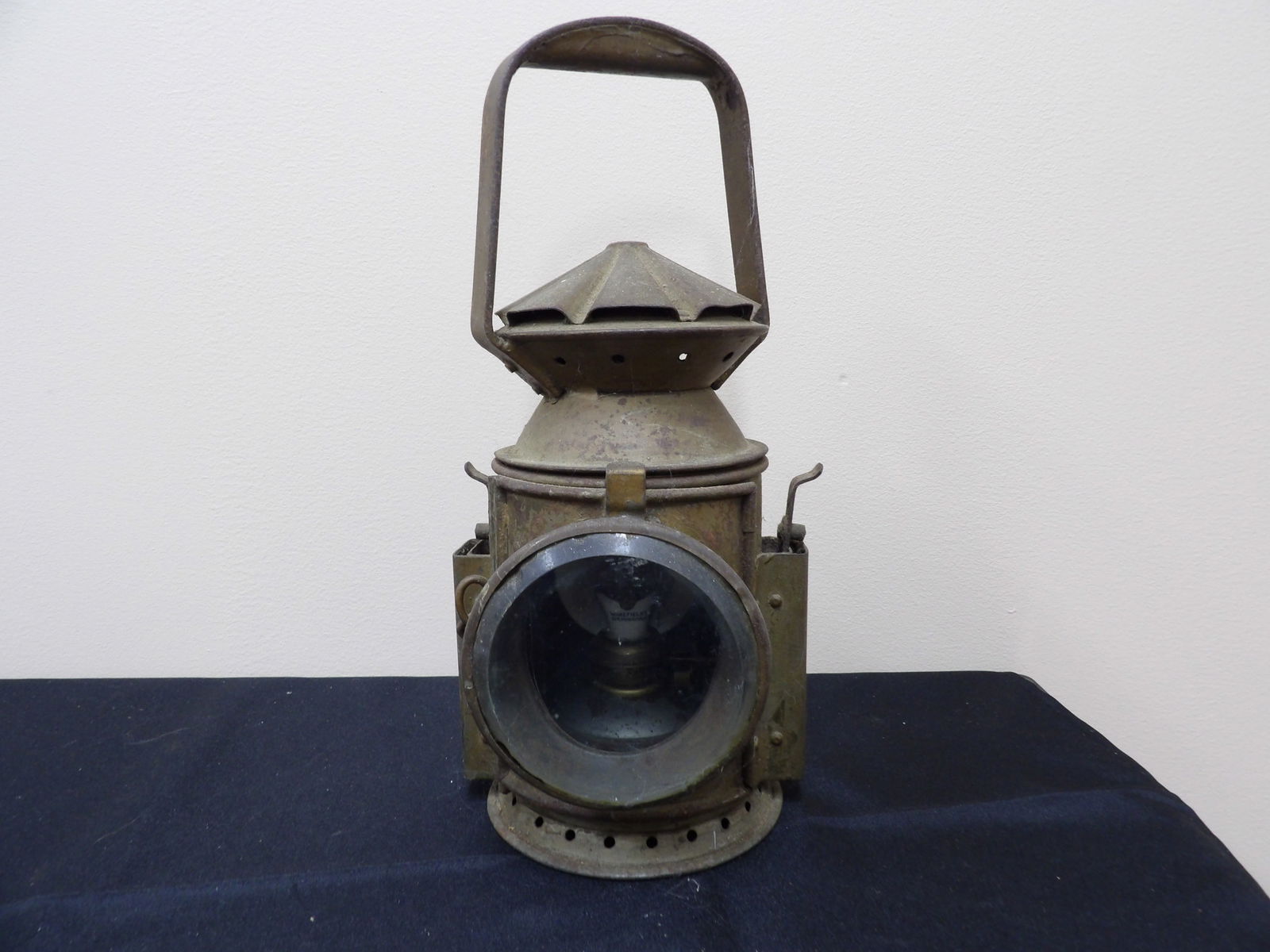 Vintage 1945A Wake Fields Birmingham Railroad Lantern (1 of 5)