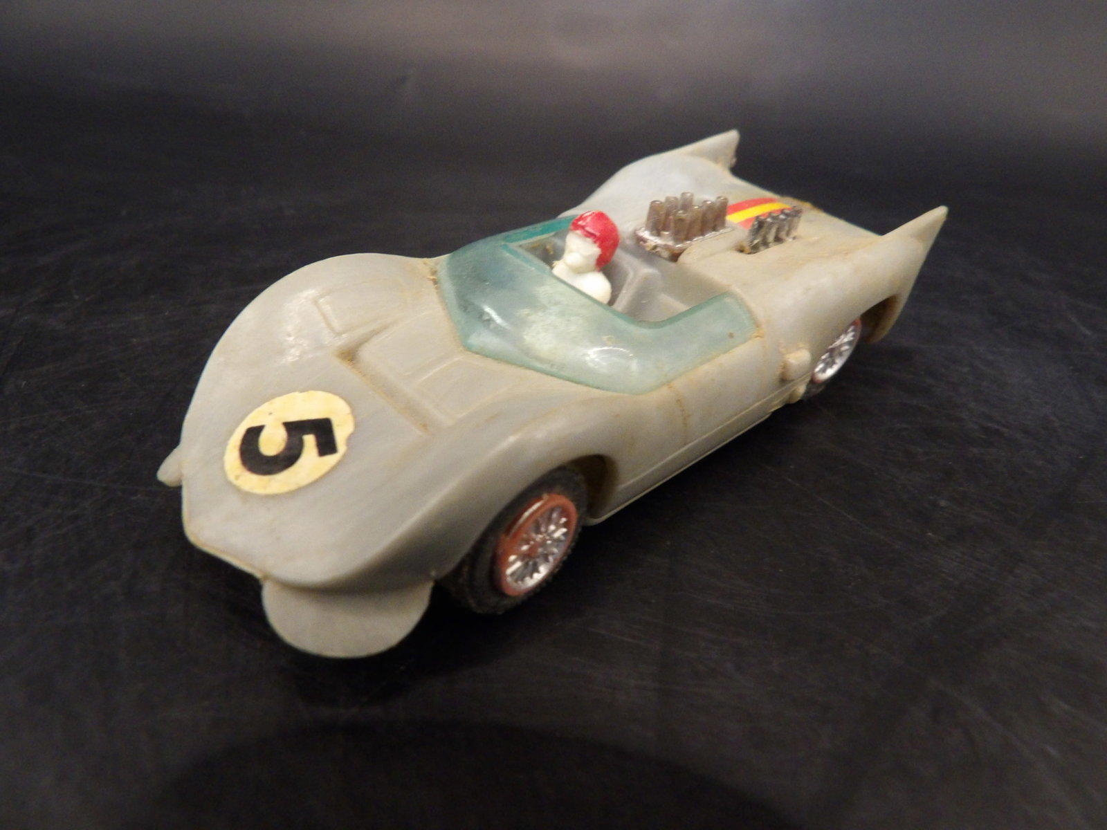 Chaparral No 822: 2.6 inches length. 1/3 of logo on the back of the car missing.