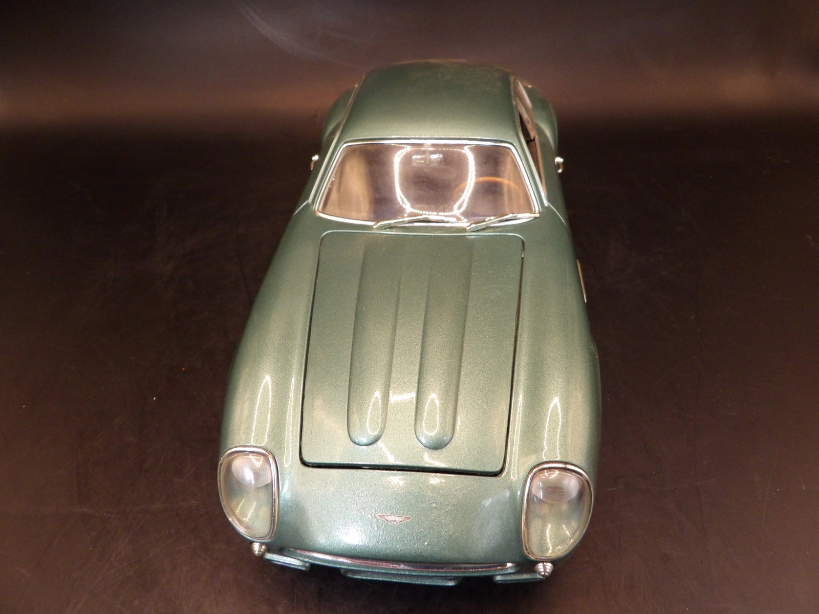 Road Signature 1:18 Aston Martin DB4GT Zagato: 9.1 inches length.