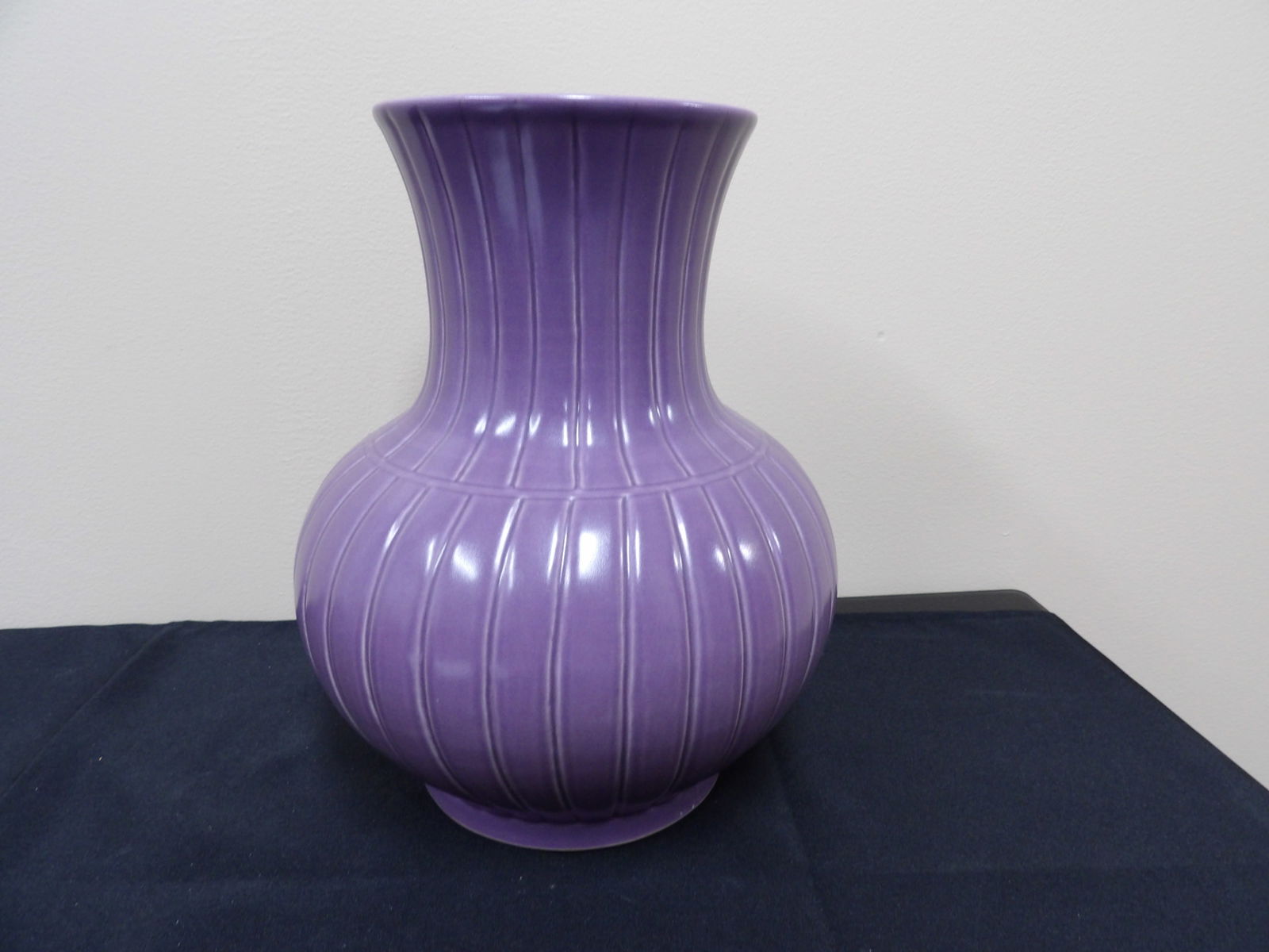Qing dynasty Yongzheng mark Chinese porcelain lavender glazed ribbed vase (1 of 7)