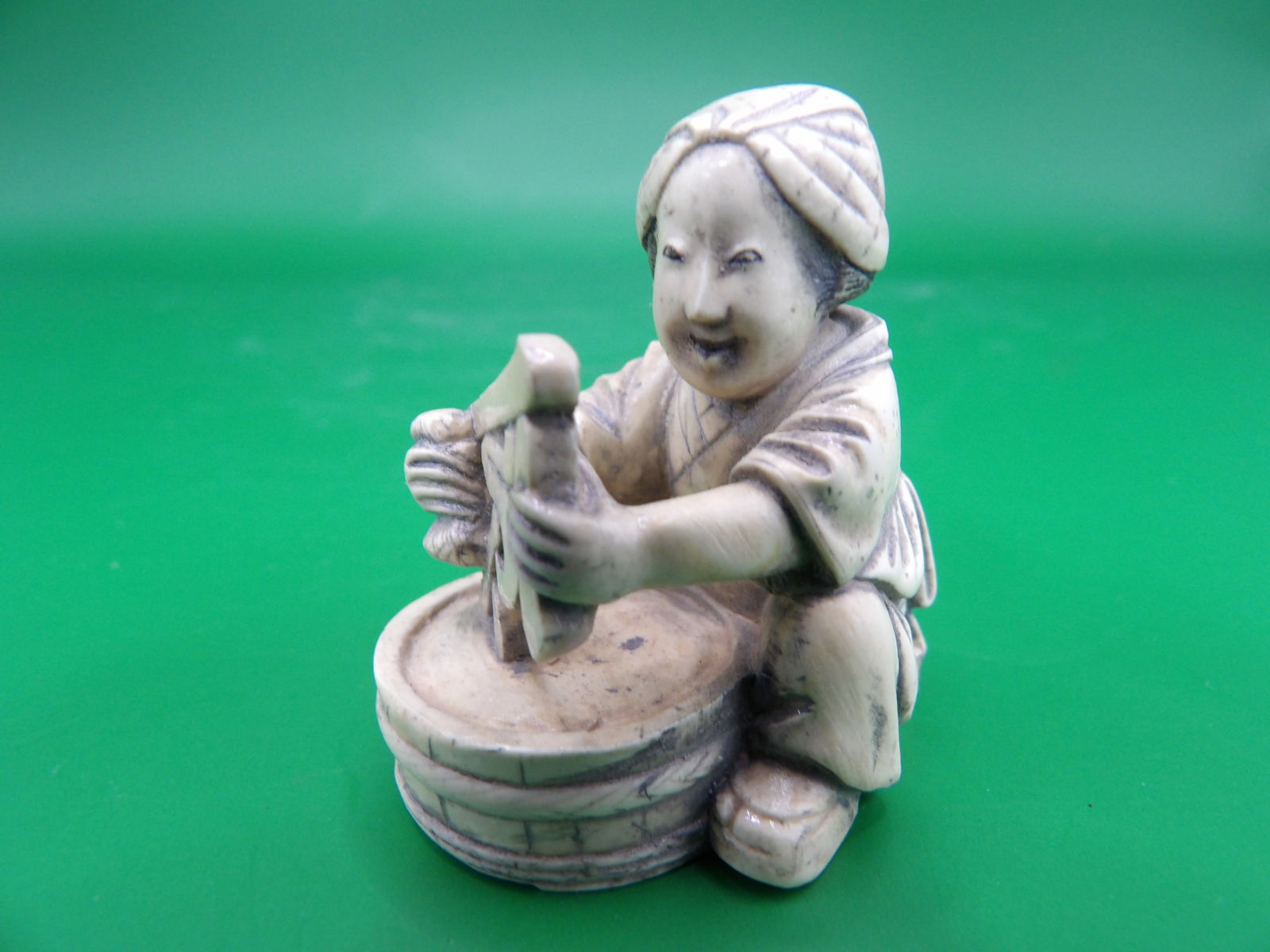 Antique Japanese netsuke woman figurine signed on the bottom - No Export (1 of 5)
