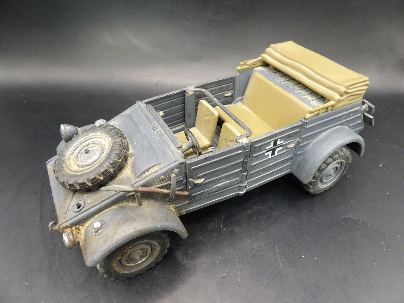 Word War II German Kudelwagen jeep 1:18 (1 of 8)