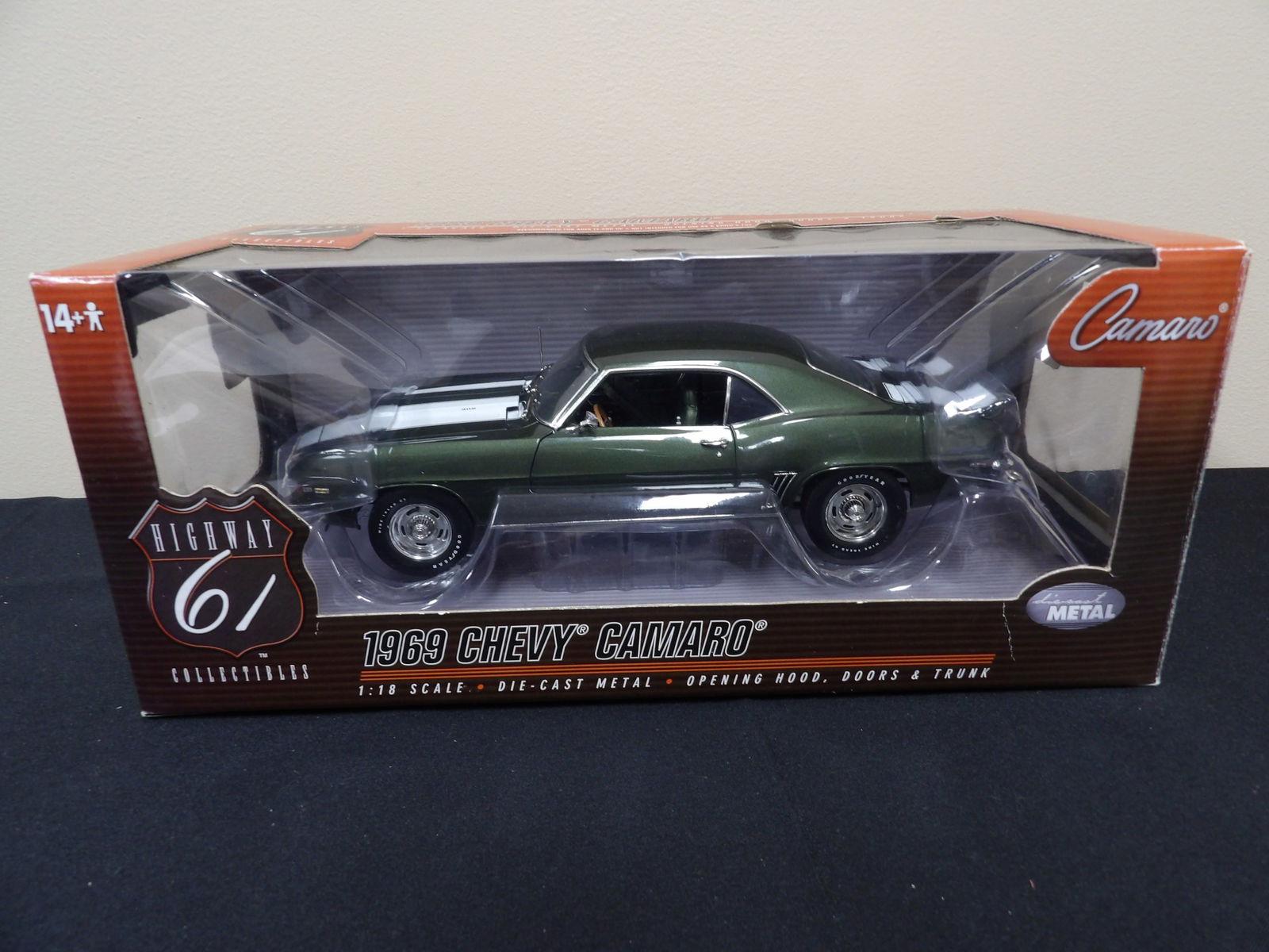 Highway 61 Collectibles 1969 Chevy Camaro 1:18 in original box (1 of 8)