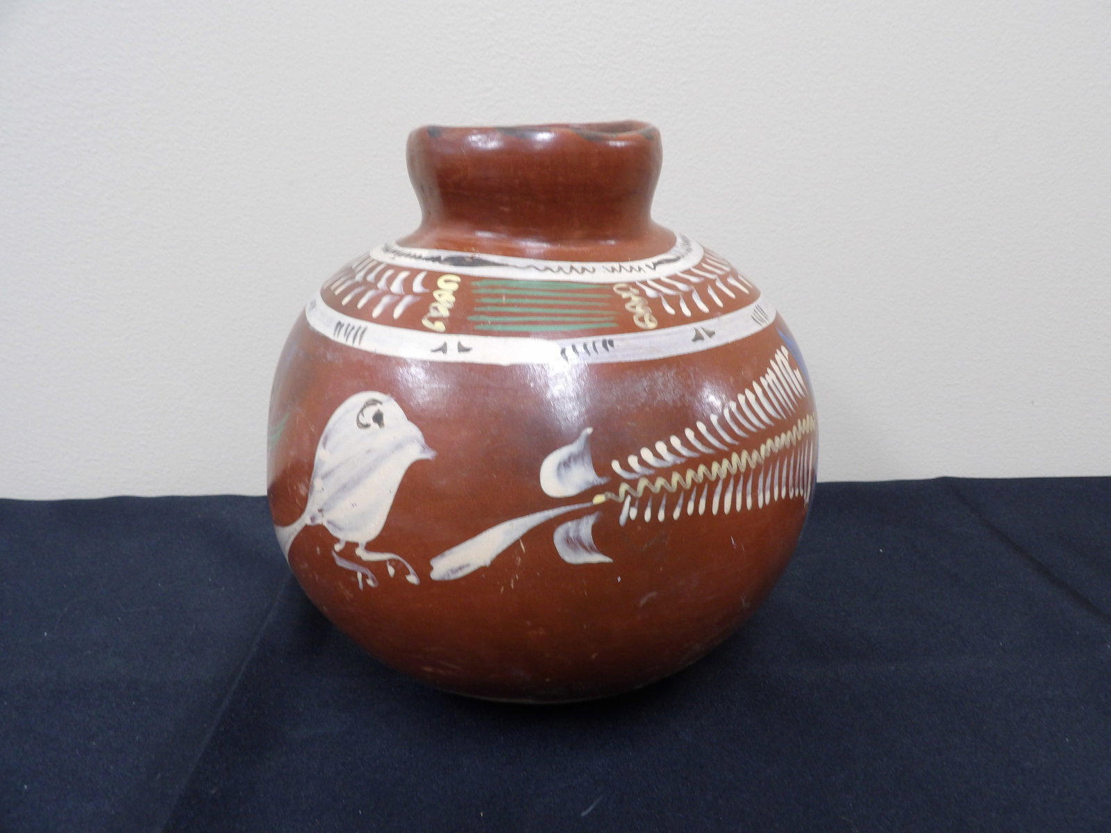 Antique Mexico purepecha michoacan redware olla hand painted bird pot: 7 inches height.