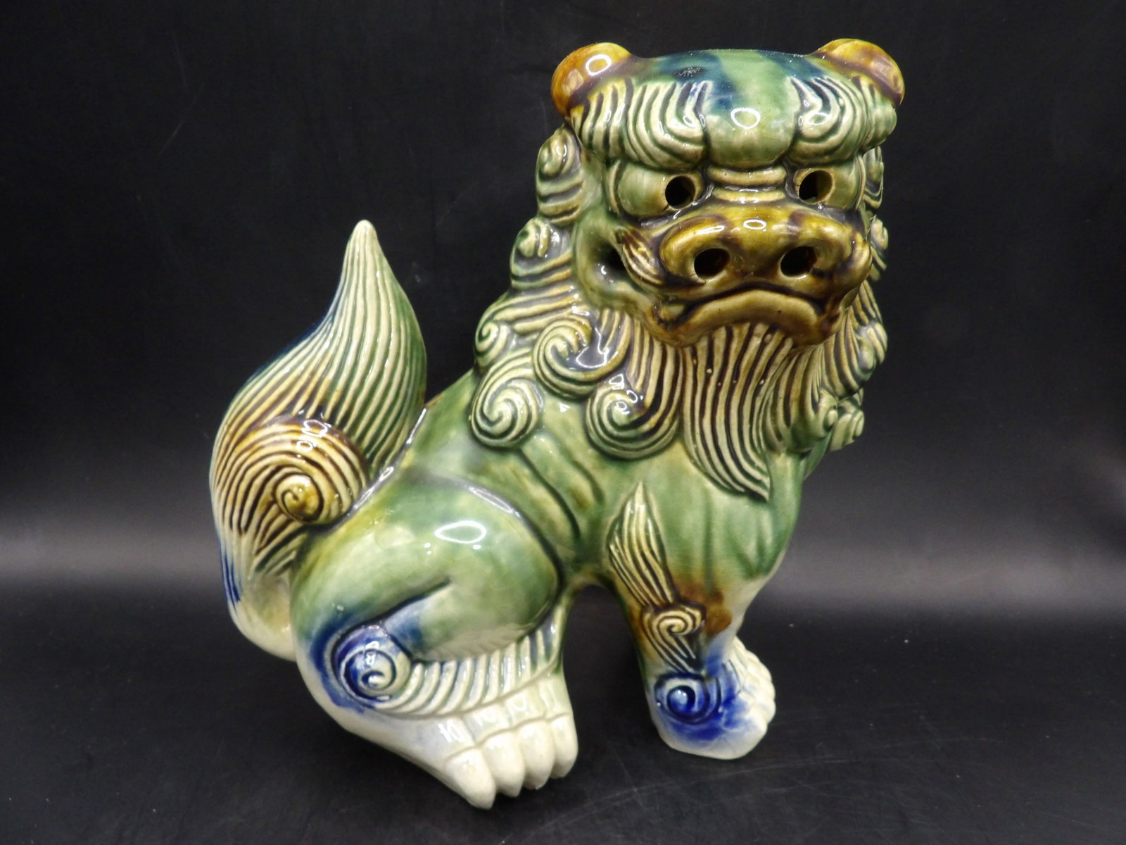 Chinese or Japanese porcelain foo dog statue (1 of 5)