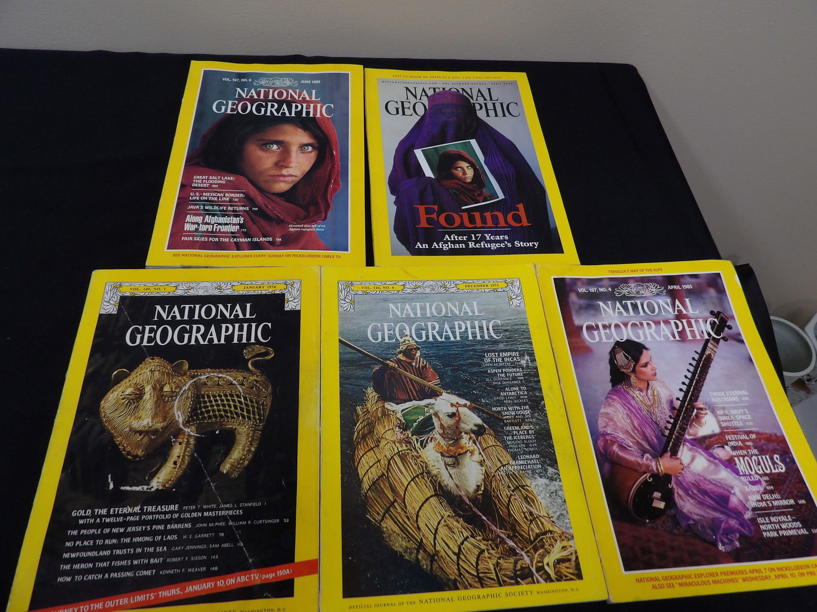 Lot of 5 National Geographic magazines including famous Afghanistan girl 2 editions (1 of 8)