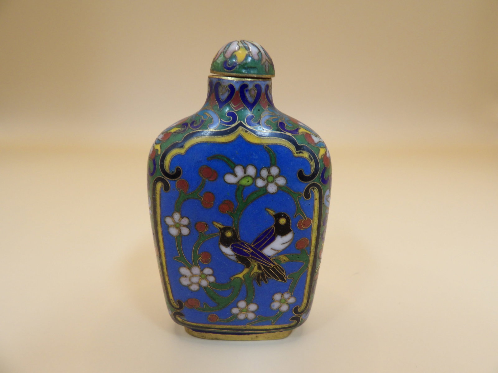 Chinese cloisonne snuff bottle: 2.6 inches height.