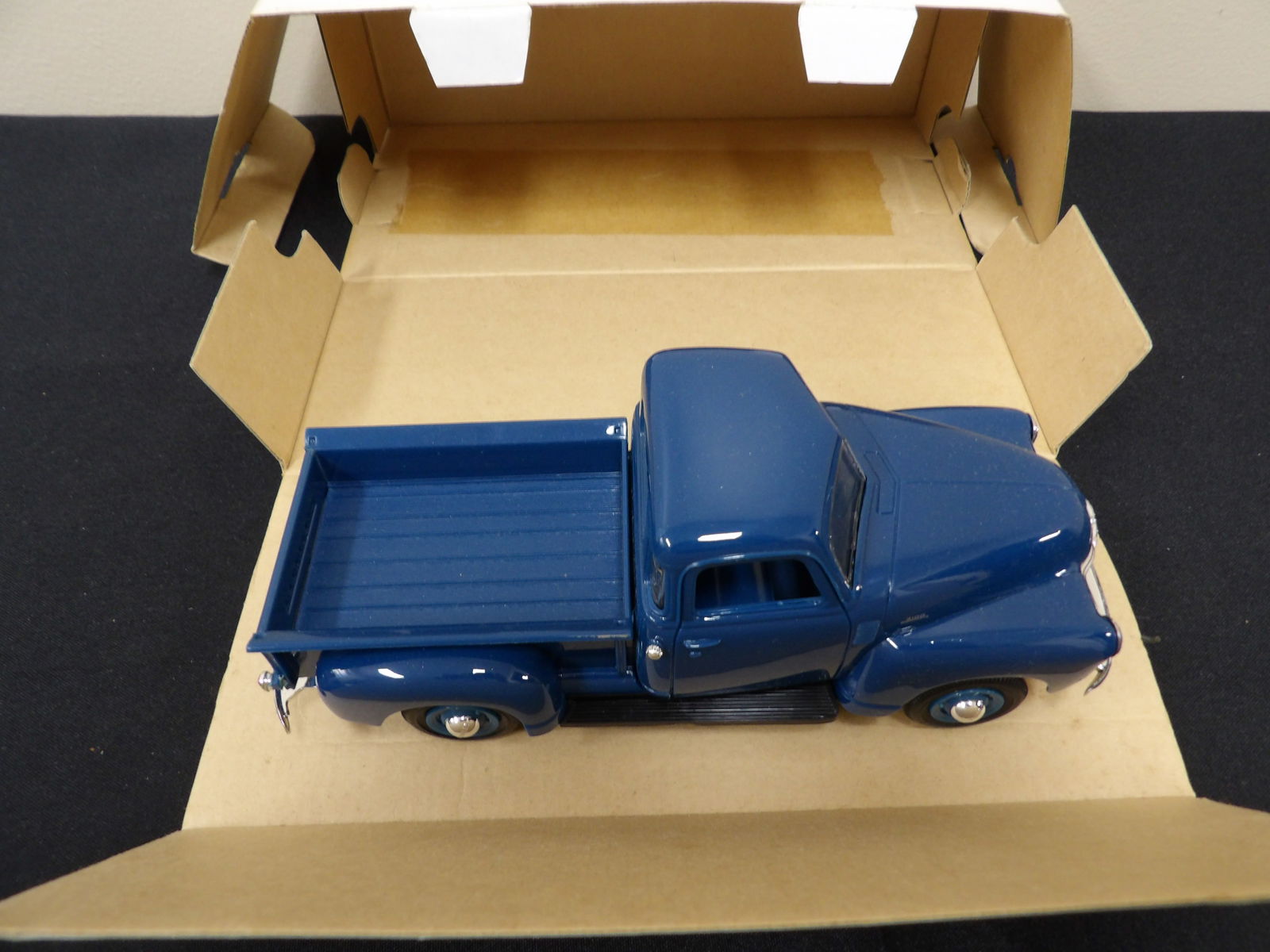 The Ertl Company 1950 Chevrolet pickup mariner blue in box (1 of 7)