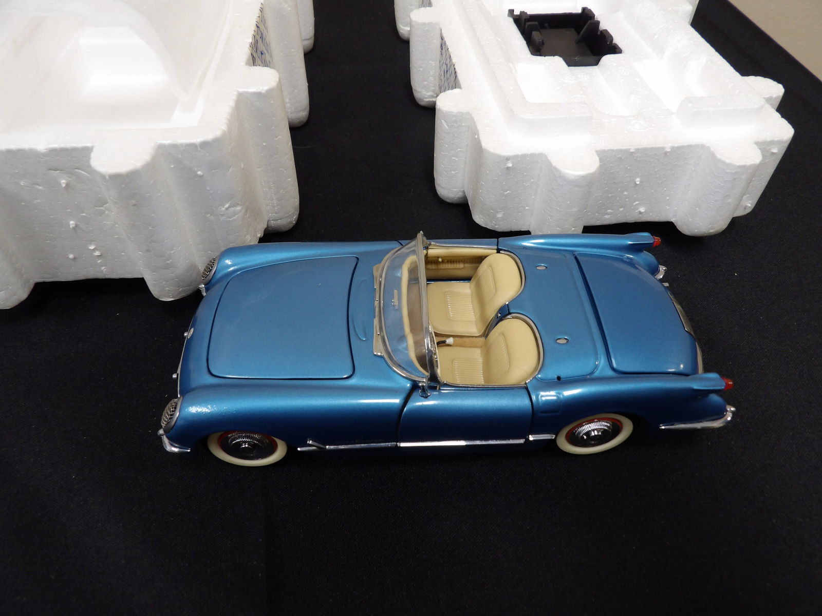 Franklin Mint Precision Models 1955 Corvette in box with original paper (1 of 6)