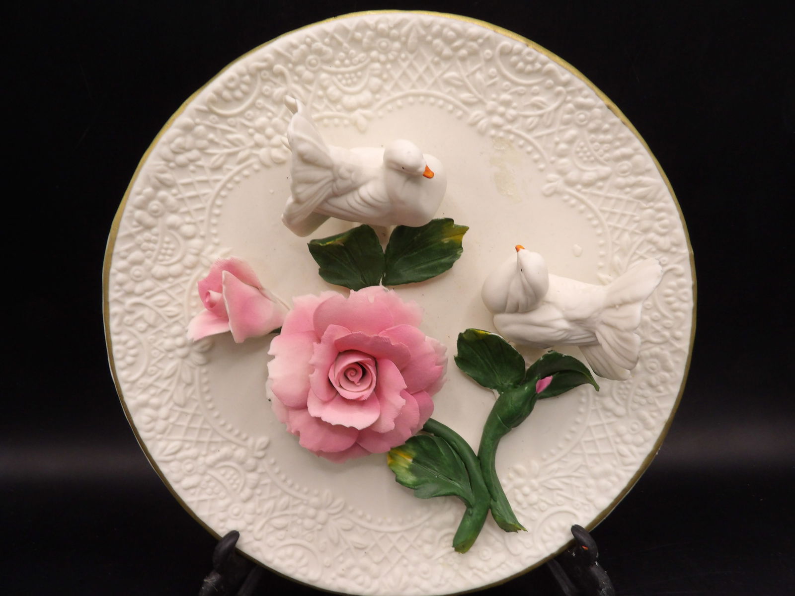 Capodimonte made in Italy 3 dimensional plate with birds and flowers: 8 inches diameter. Stand is not included.