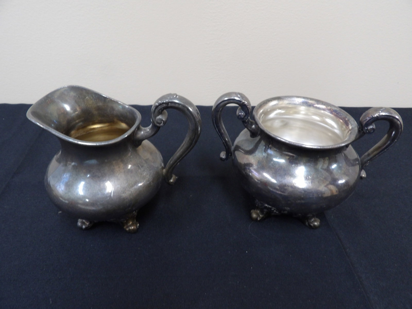 Lot of 2 Reed & Barton Regent silver plated creamer and sugar bowl set with marking: Taller one is 4.5 inches height.