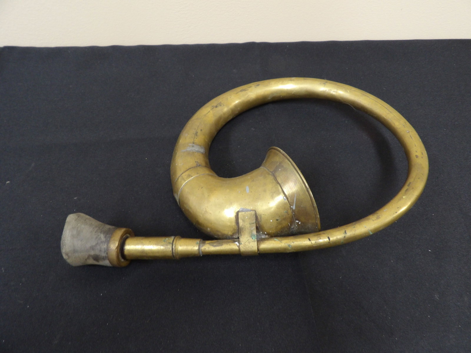 Antique brass car horn: 12 inches length.