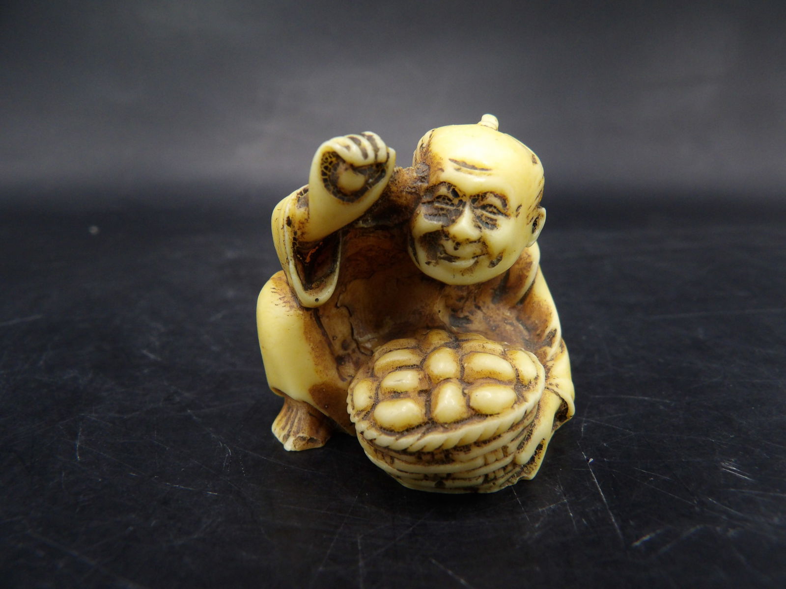old Japanese netsuke figurine (1 of 6)