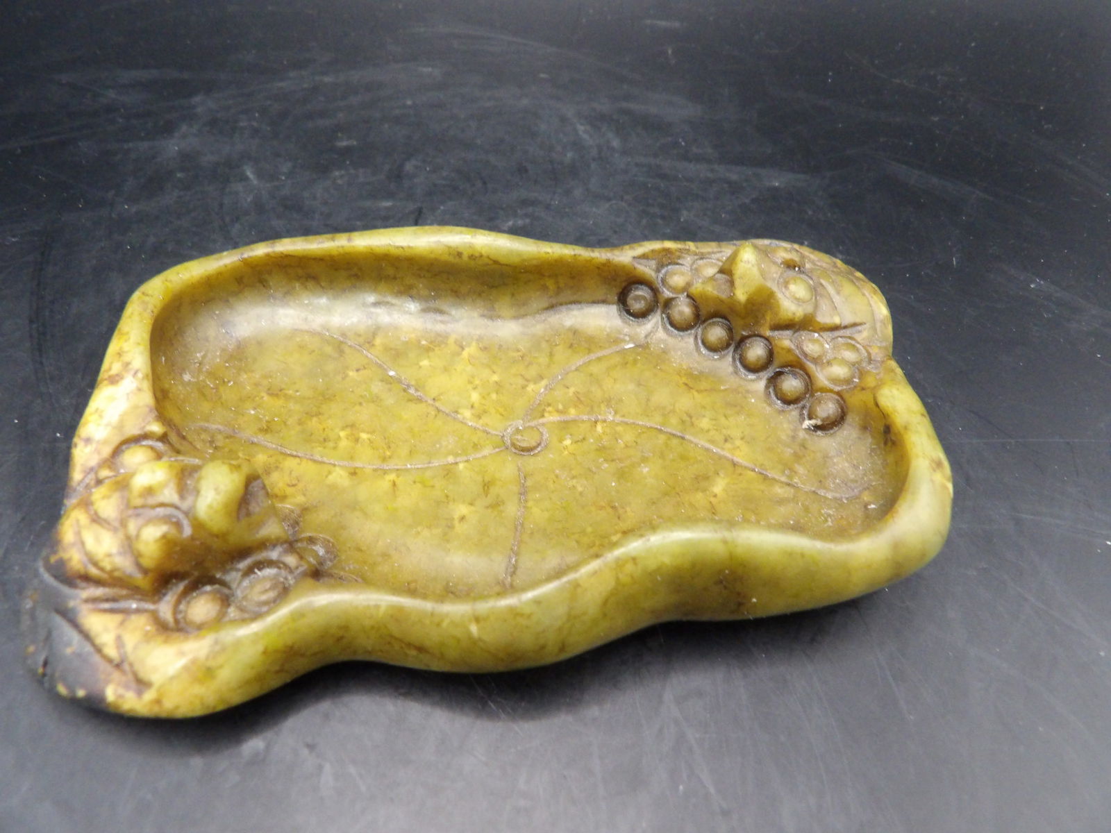Chinese carved jade stone Brush Washer: 4.5 inches long.