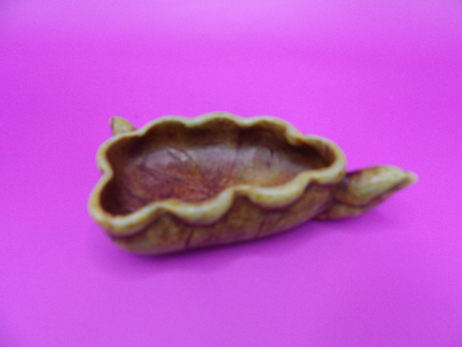 Chinese jade carved lotus shaped brush washer: 4.5 inches length. 107 grams.