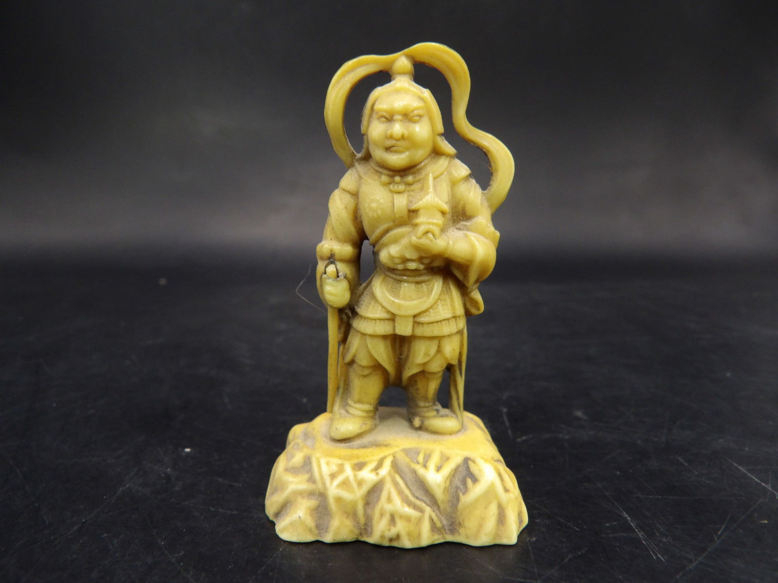 Japanese netsuke warrior bakelite figurine signed on the bottom (1 of 6)