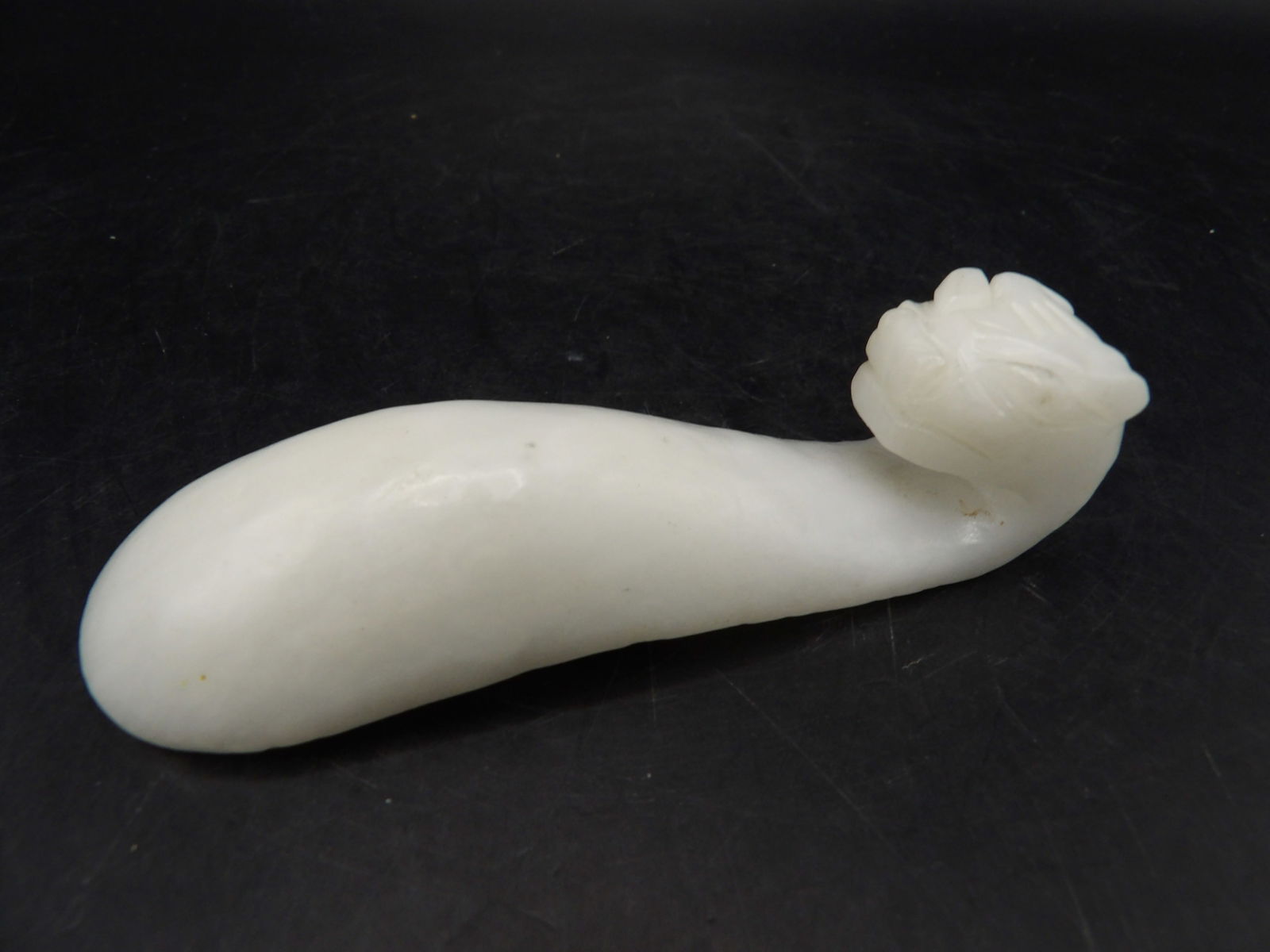 Chinese jade dragon belt hook: 3.5 inches length. 71 grams.