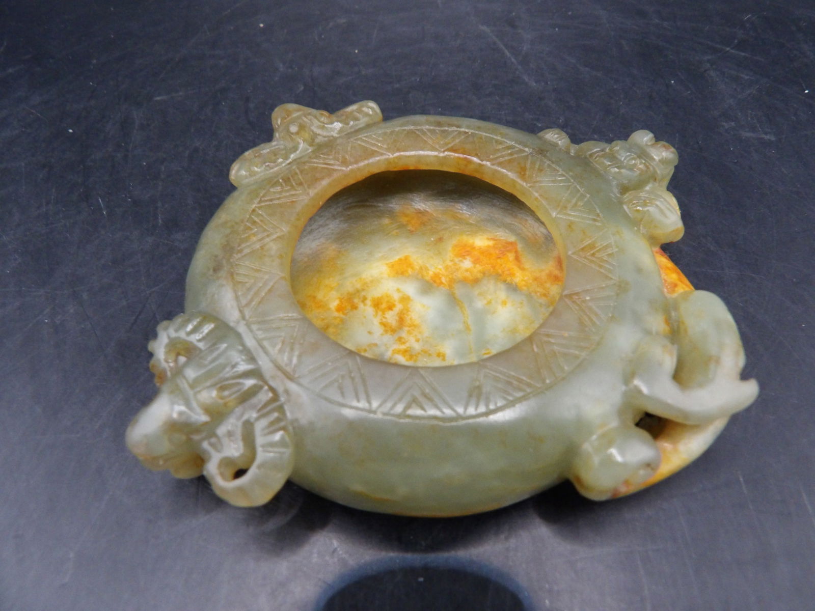 Chinese jade carved brush washer: 3.2 inches length. 154 grams.