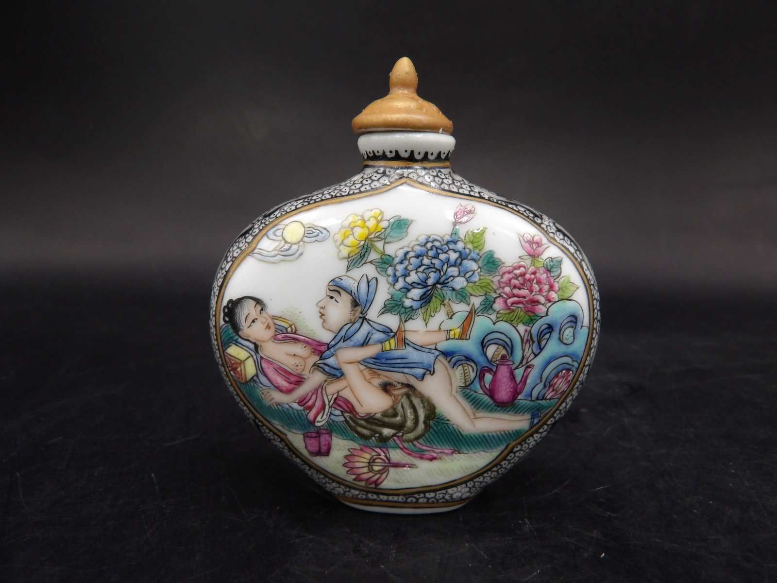 Chinese fine hand painted porcelain snuff bottle signed erotica scene Chinese calligraphy (1 of 7)