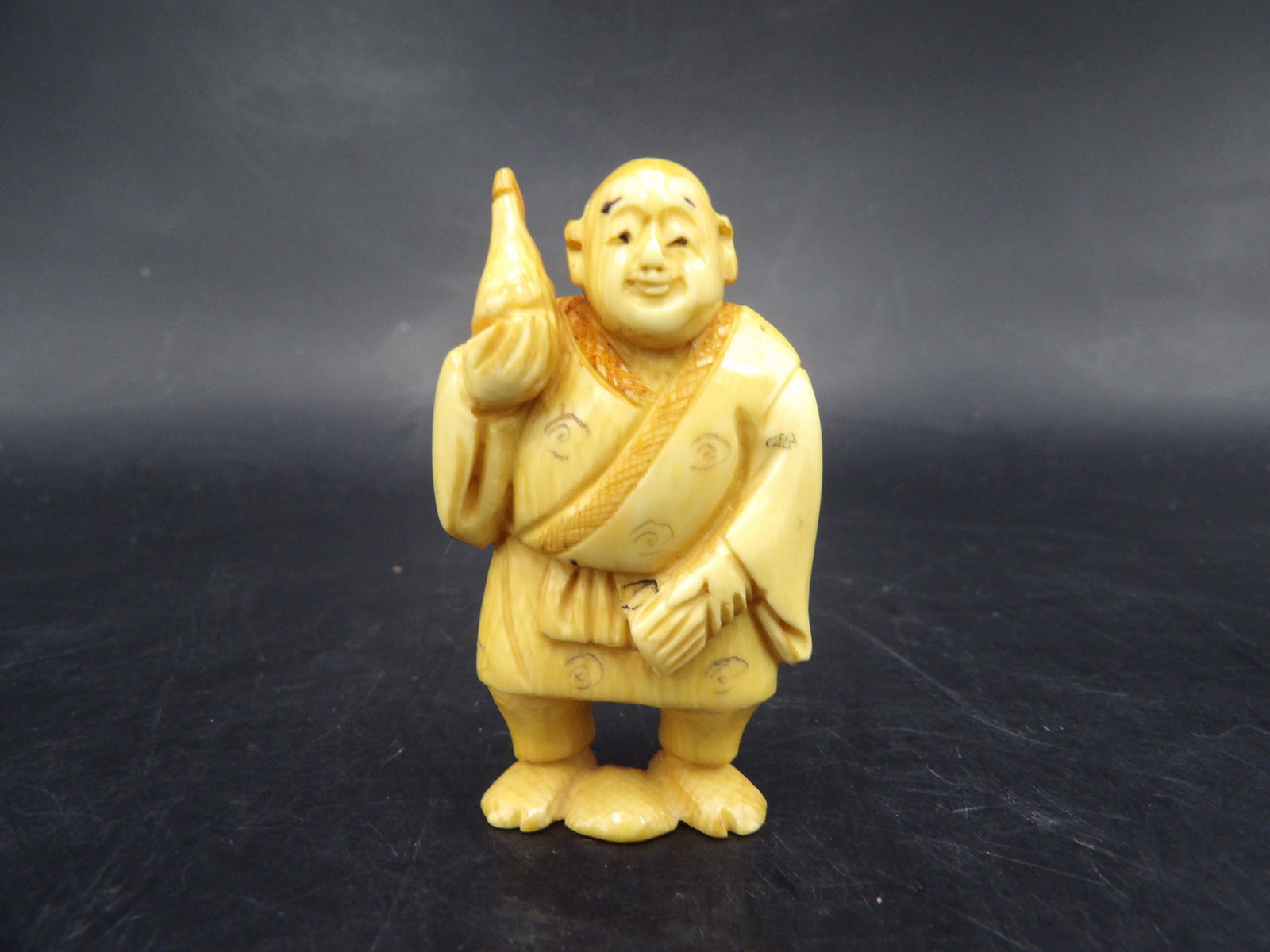 Japanese netsuke fine figurine carving signed on the bottom - No Export (1 of 6)