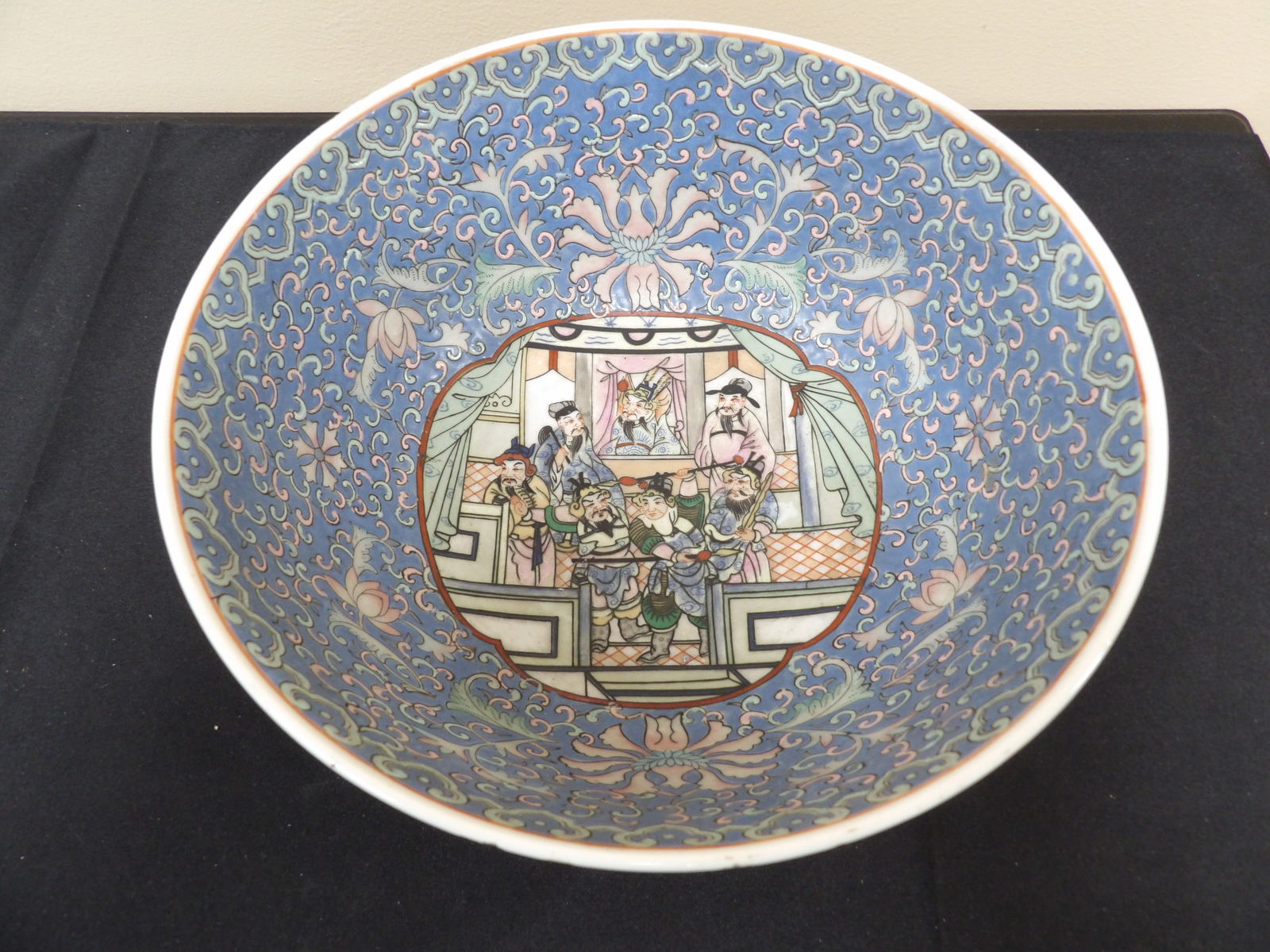 Chinese large hand painted porcelain bowl with Qing dynasty Qianlong mark (1 of 6)