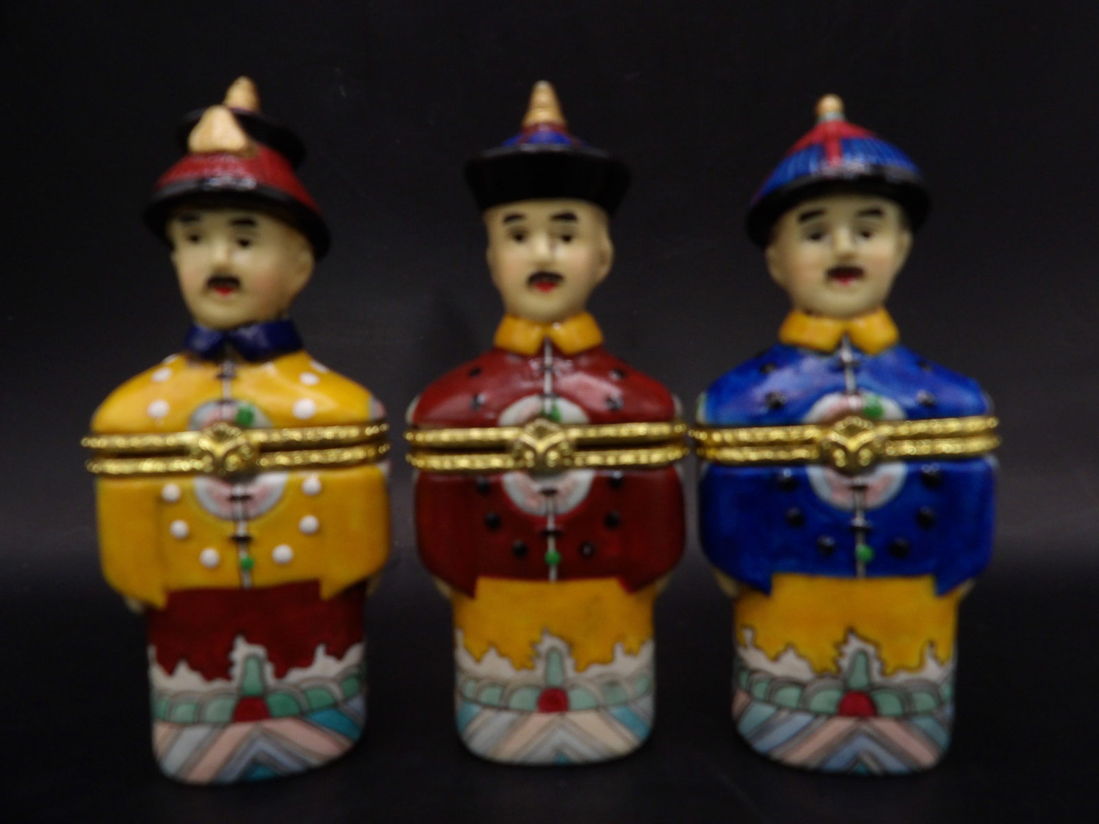 Lot of 3 Chinese emperor porcelain snuff box probably European made (1 of 8)