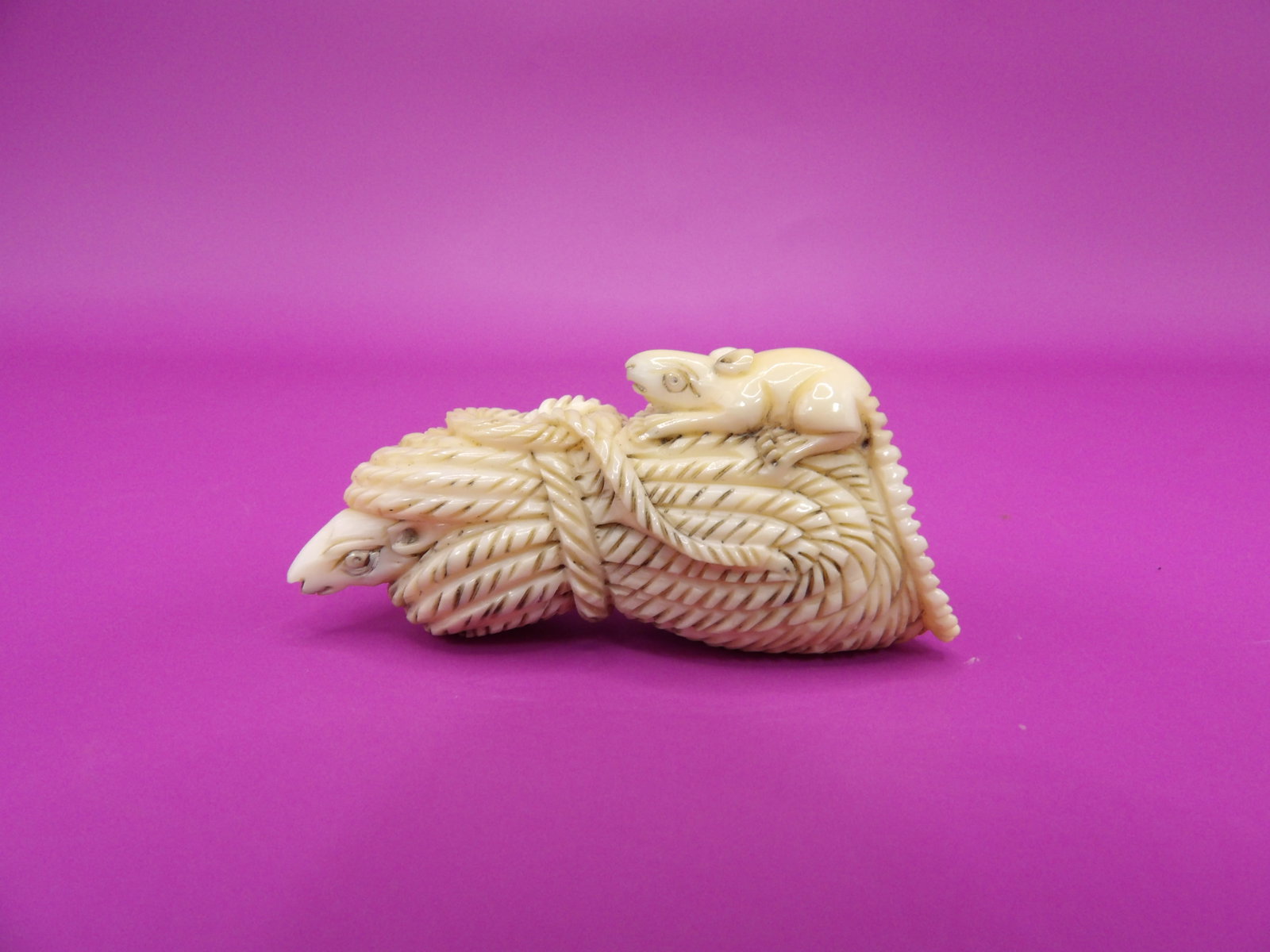 Japanese netsuke fine carving of 2 rats and a peanut - No Export (1 of 7)