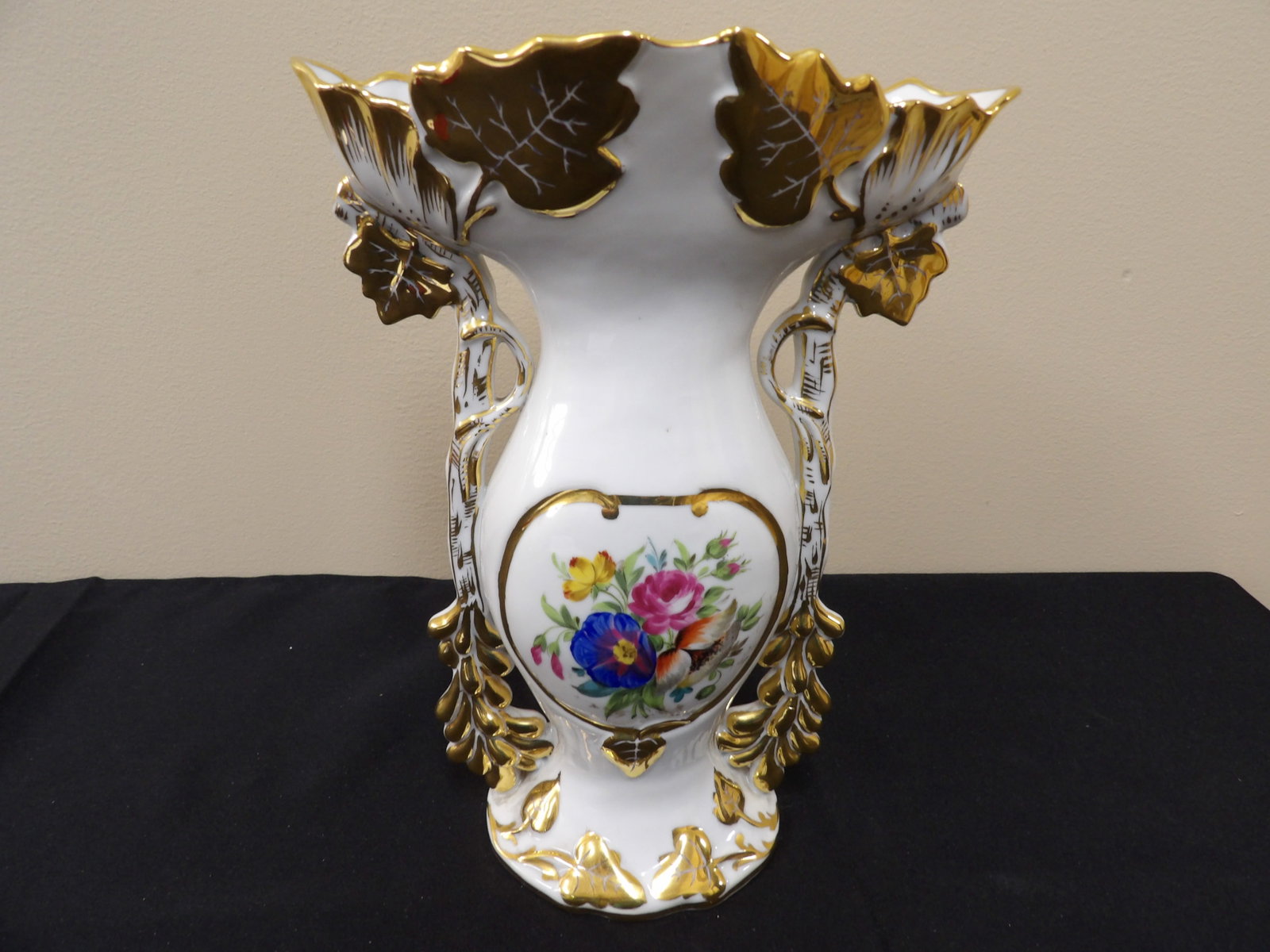 Dresden Saxony gold gilt porcelain vase hand painted marked: 10.5 inches height.