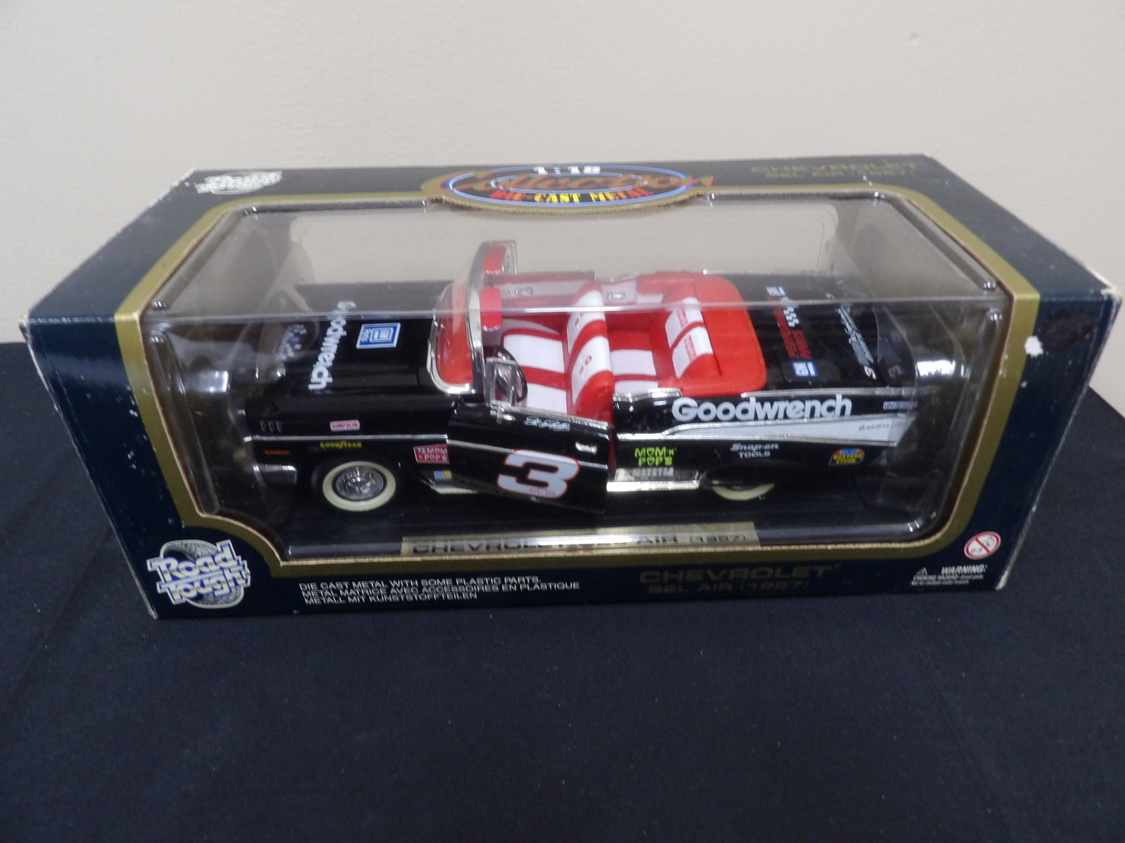 1:18 Chevrolet Bel Air 1957: 10 inches length scale car in 13 inches length box.