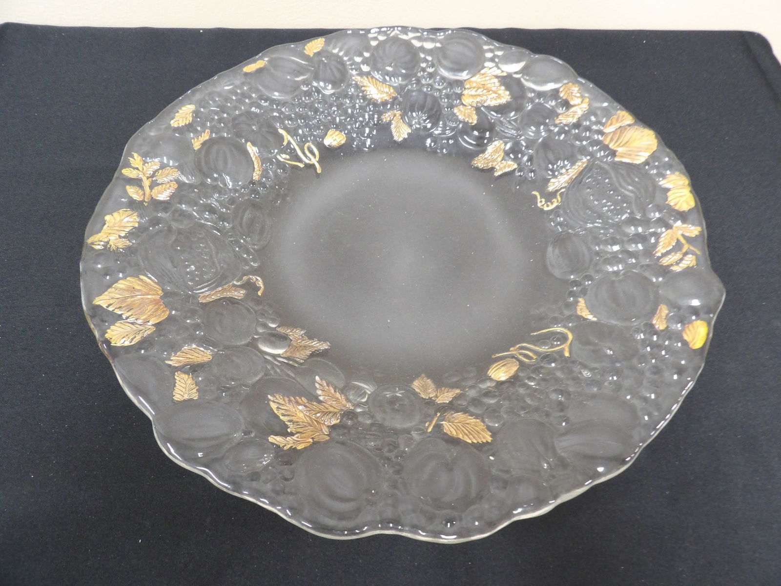 Large glass plate with gold leaves (1 of 5)