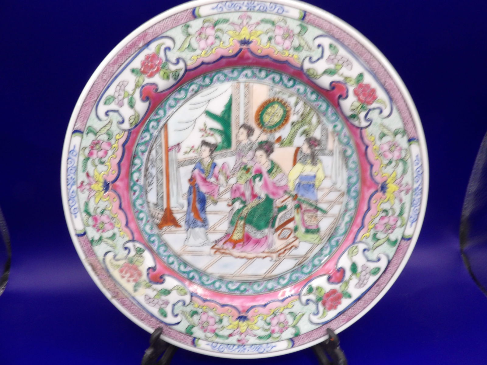 Chinese hand painted porcelain plate with Qing dynasty Qianlong mark (1 of 4)