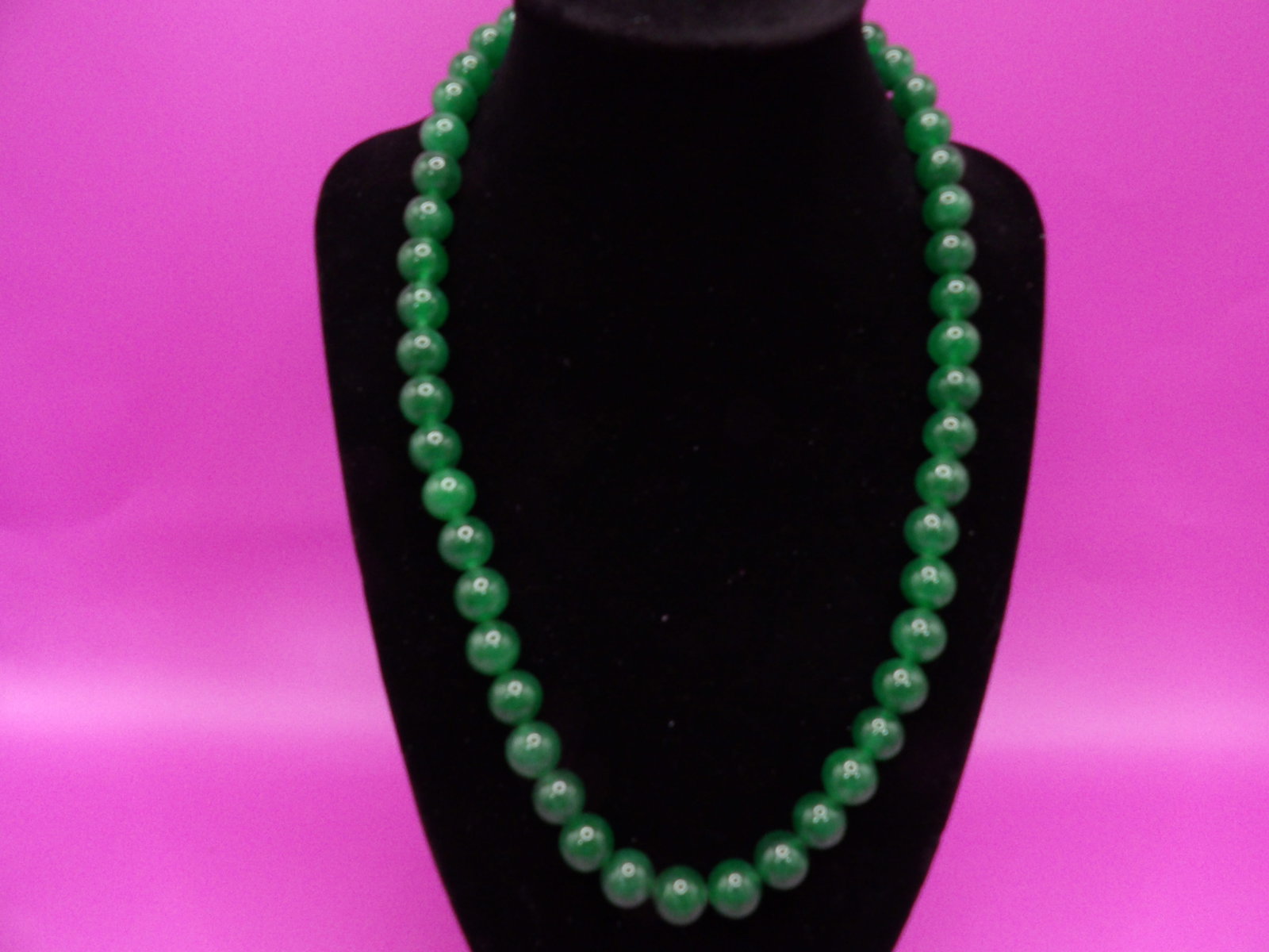 Chinese green jade beaded necklace (1 of 7)